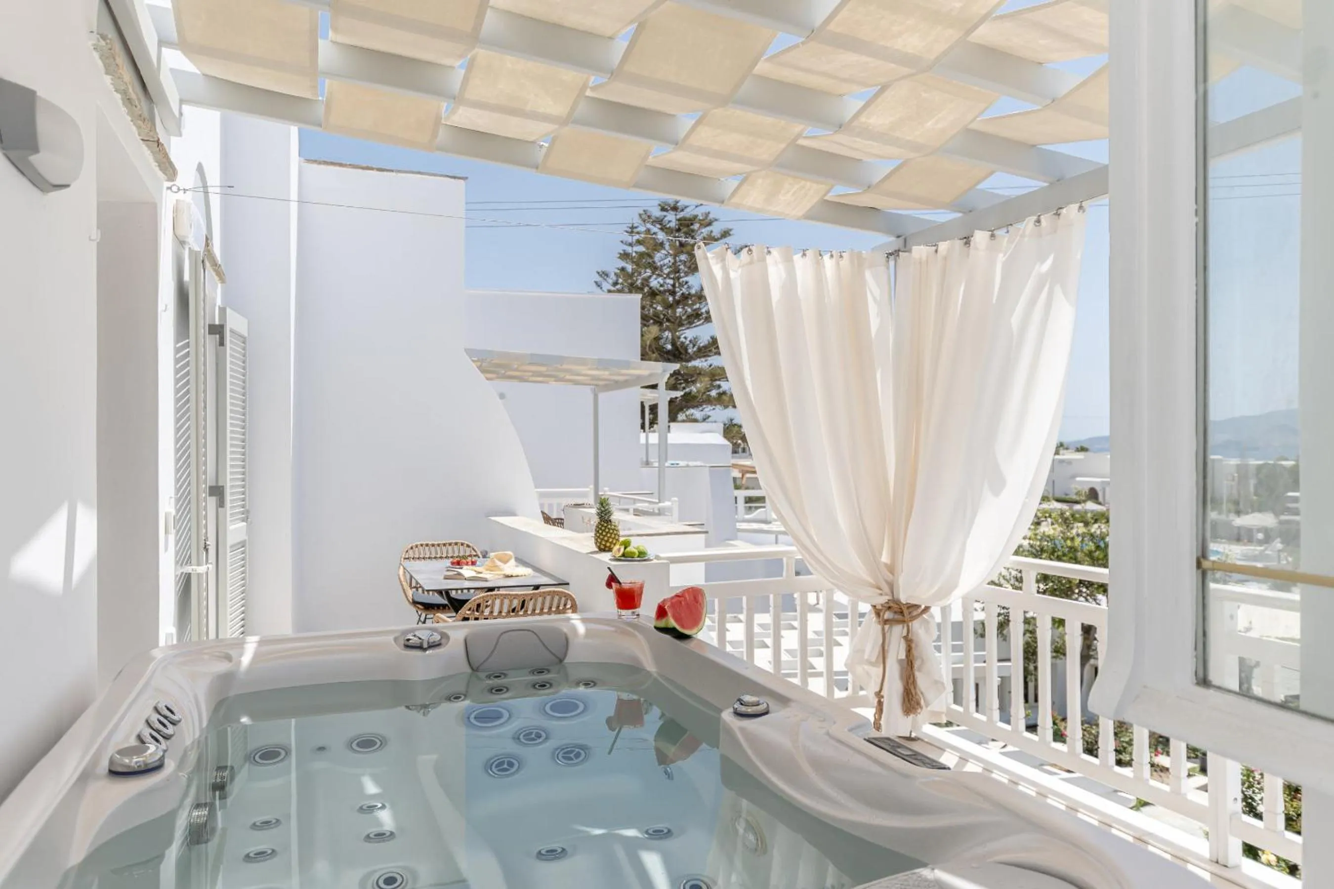 Birikos Hotel & Suites