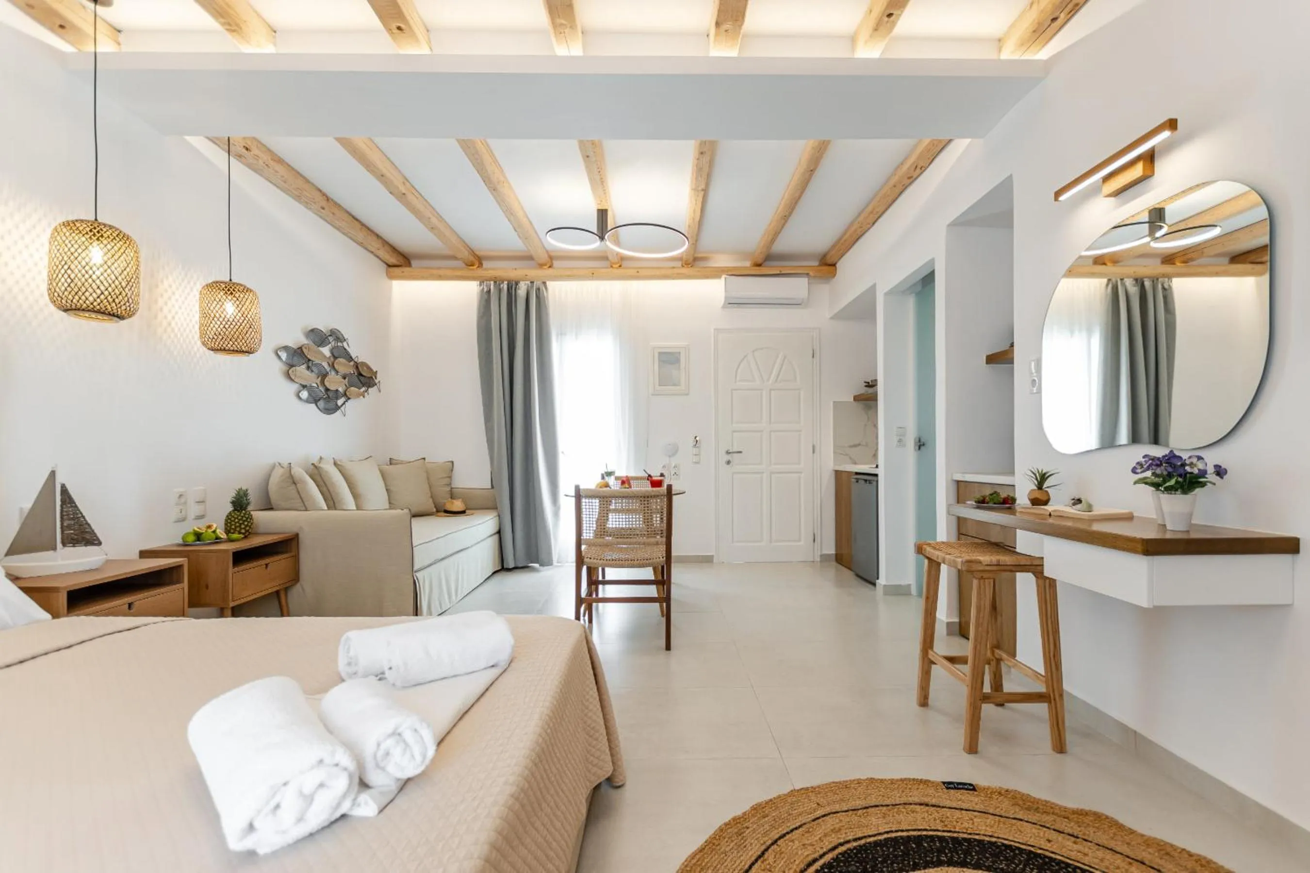 Birikos Hotel & Suites