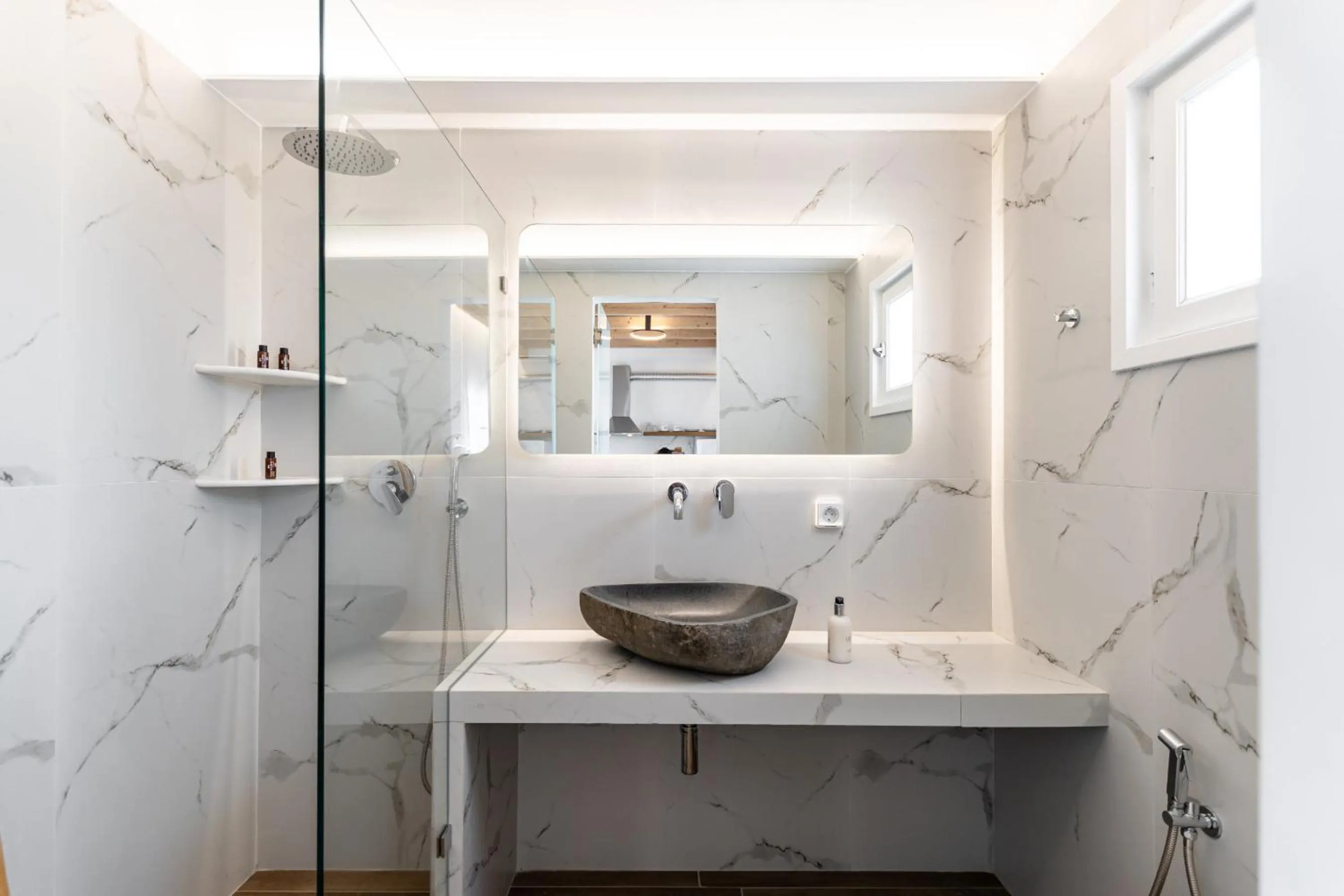 Birikos Hotel & Suites