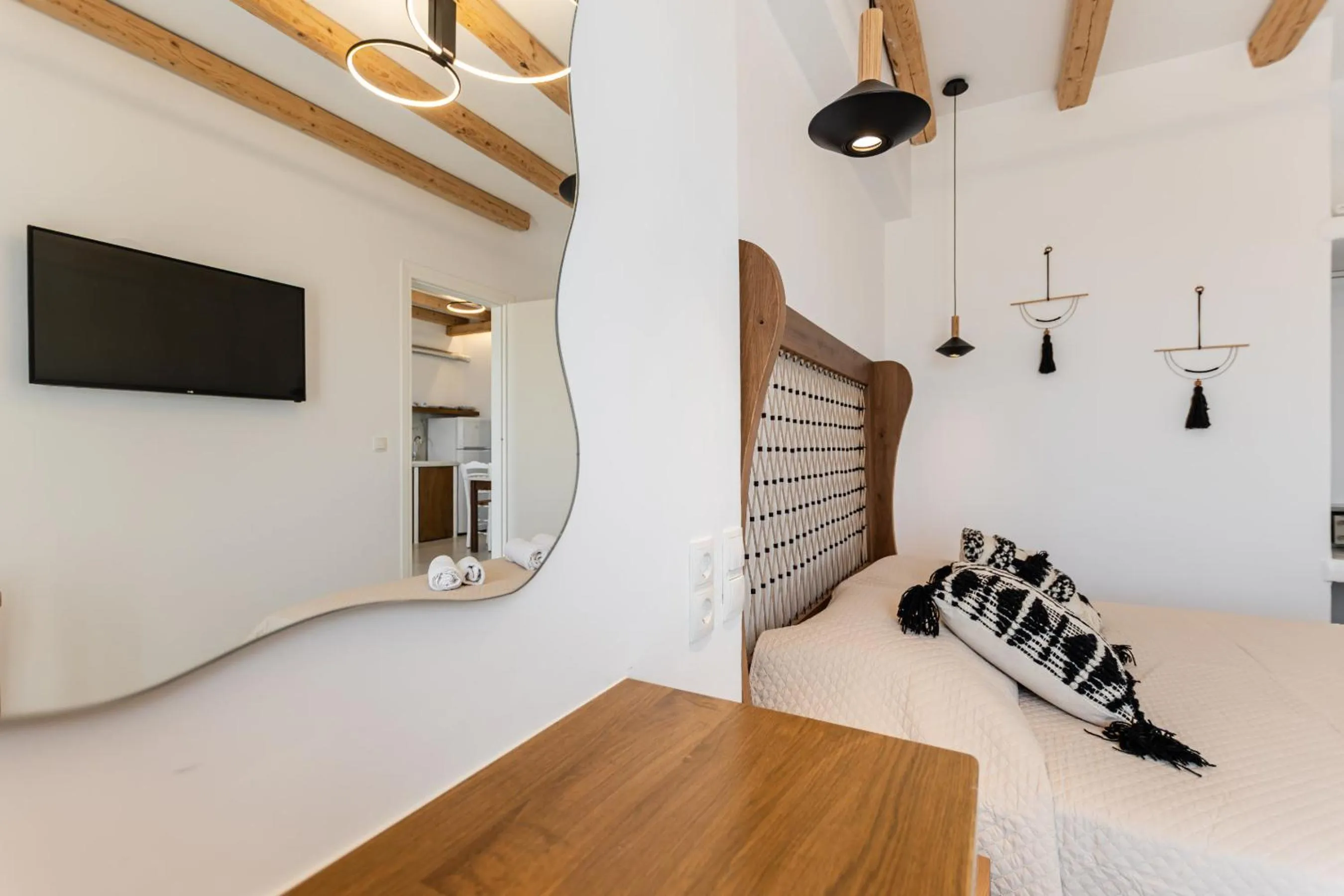 Birikos Hotel & Suites