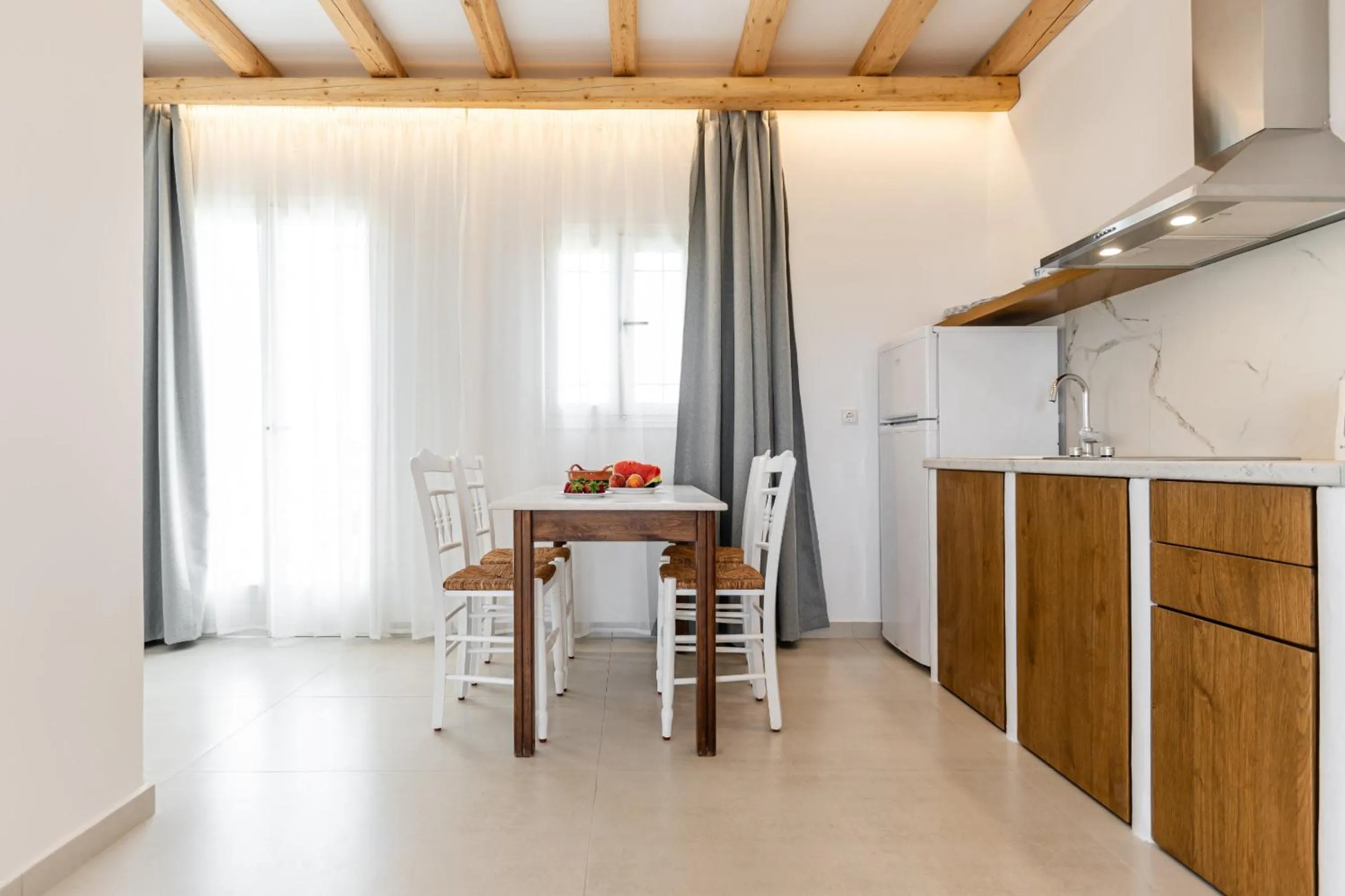 Birikos Hotel & Suites