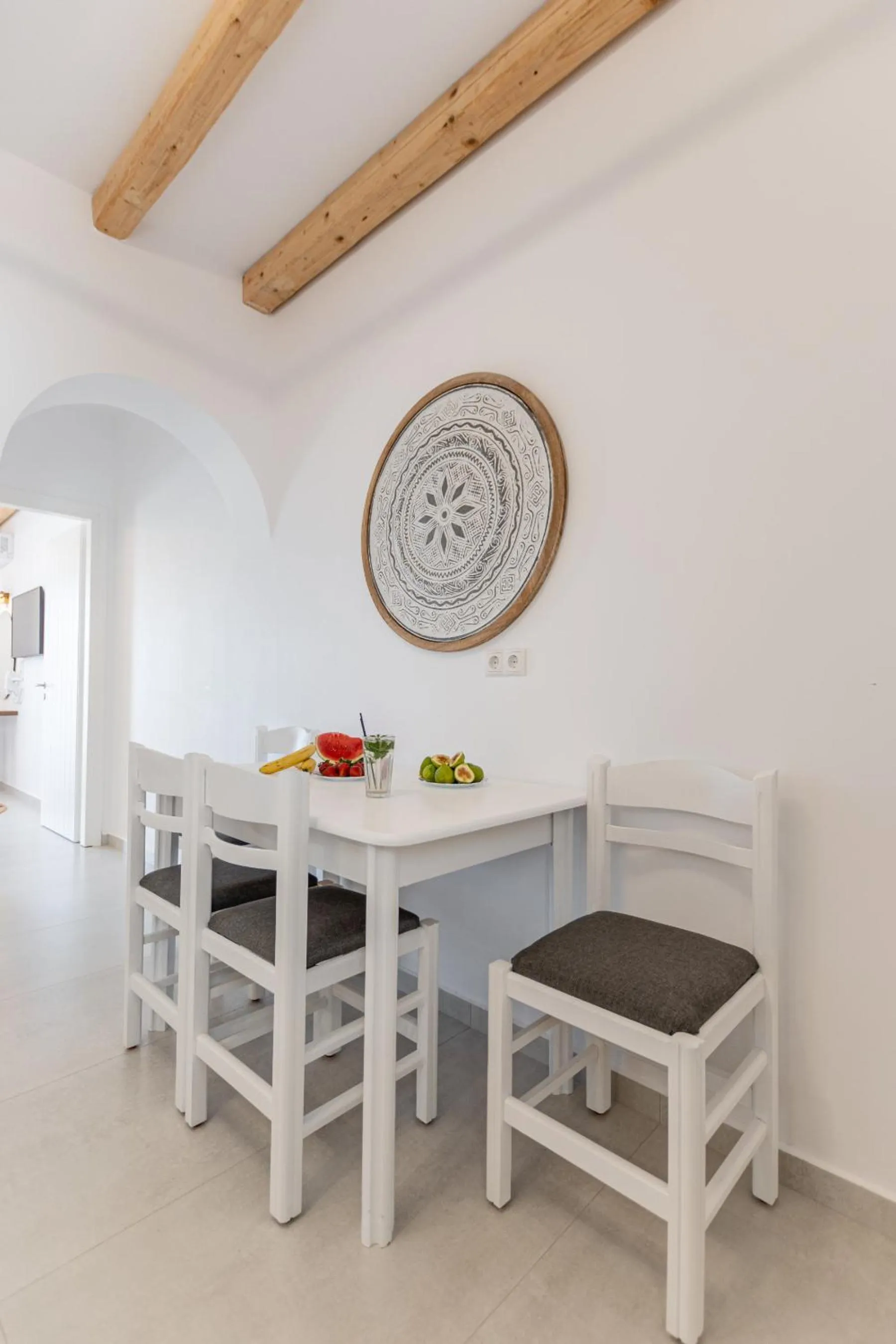 Birikos Hotel & Suites