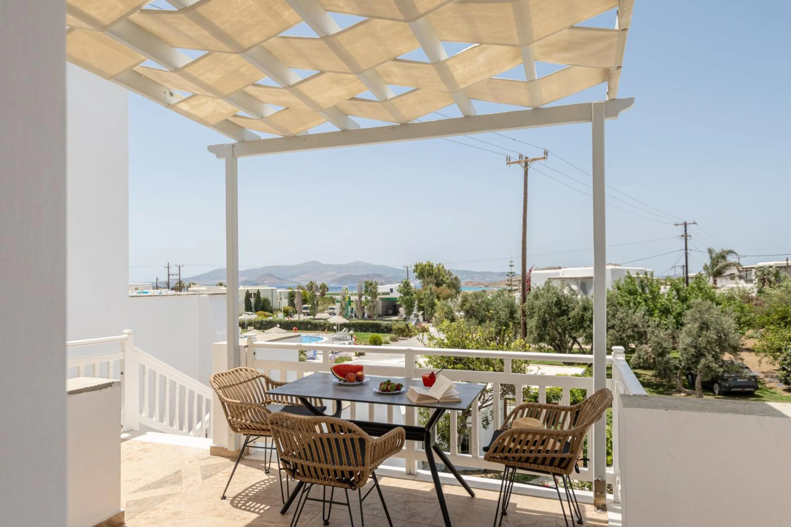 Birikos Hotel & Suites