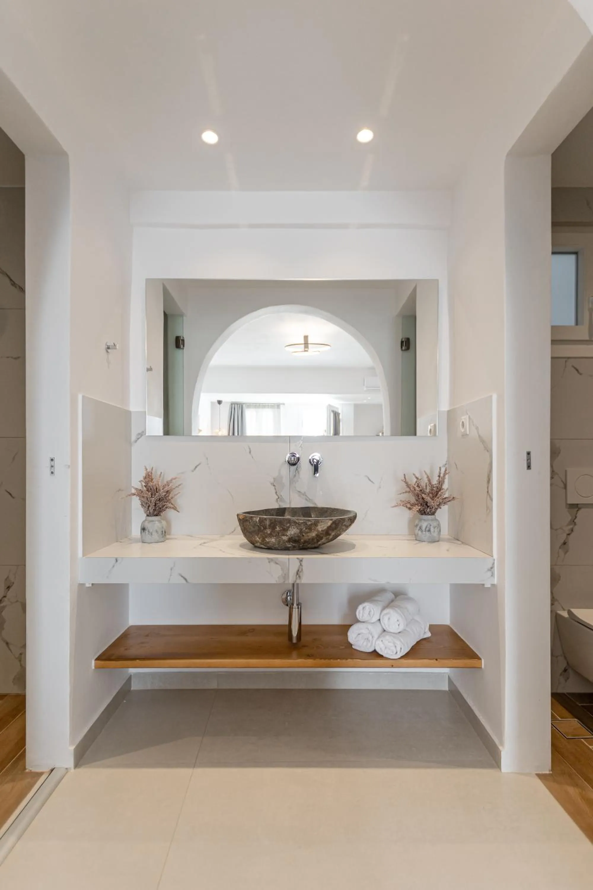 Birikos Hotel & Suites