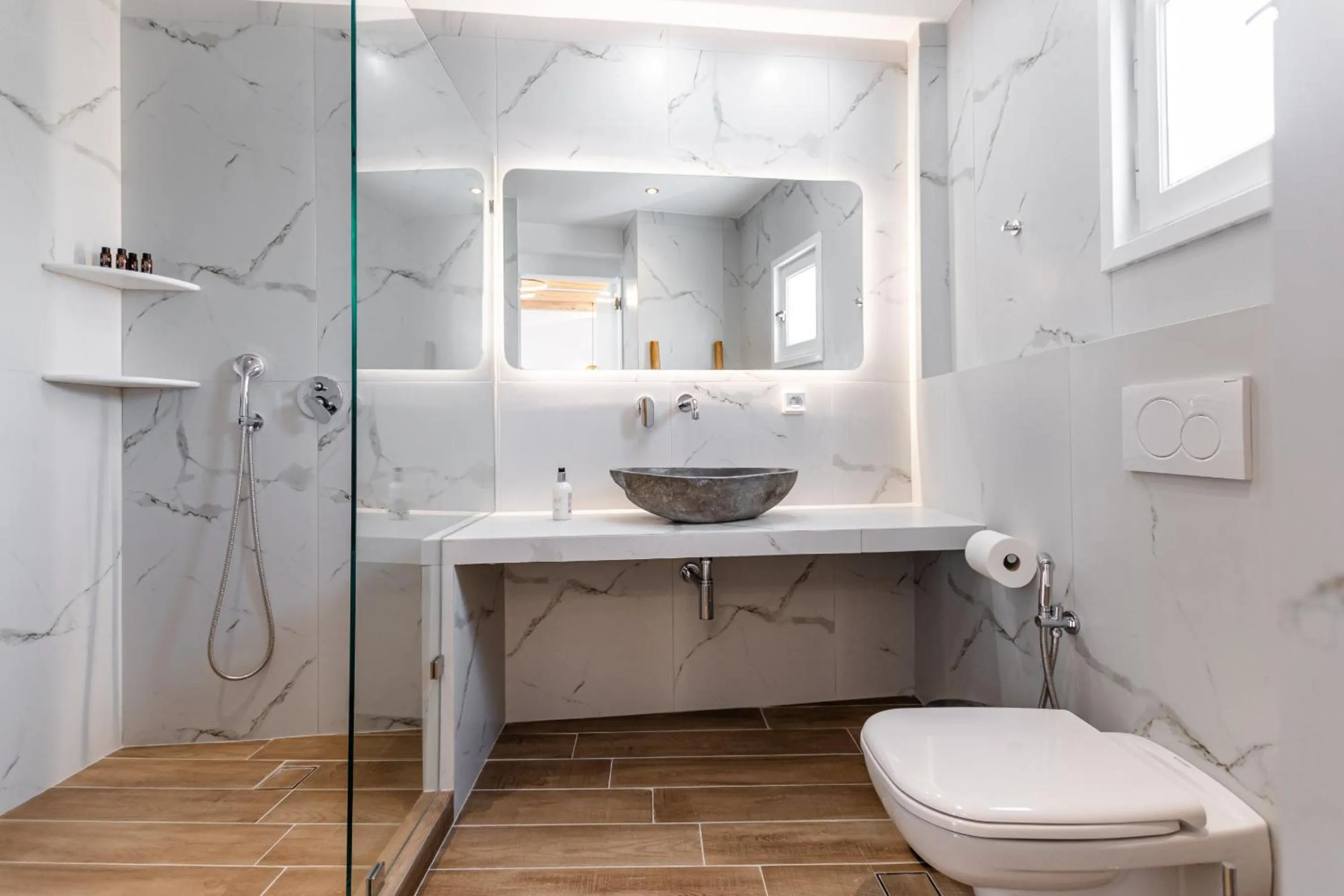 Birikos Hotel & Suites