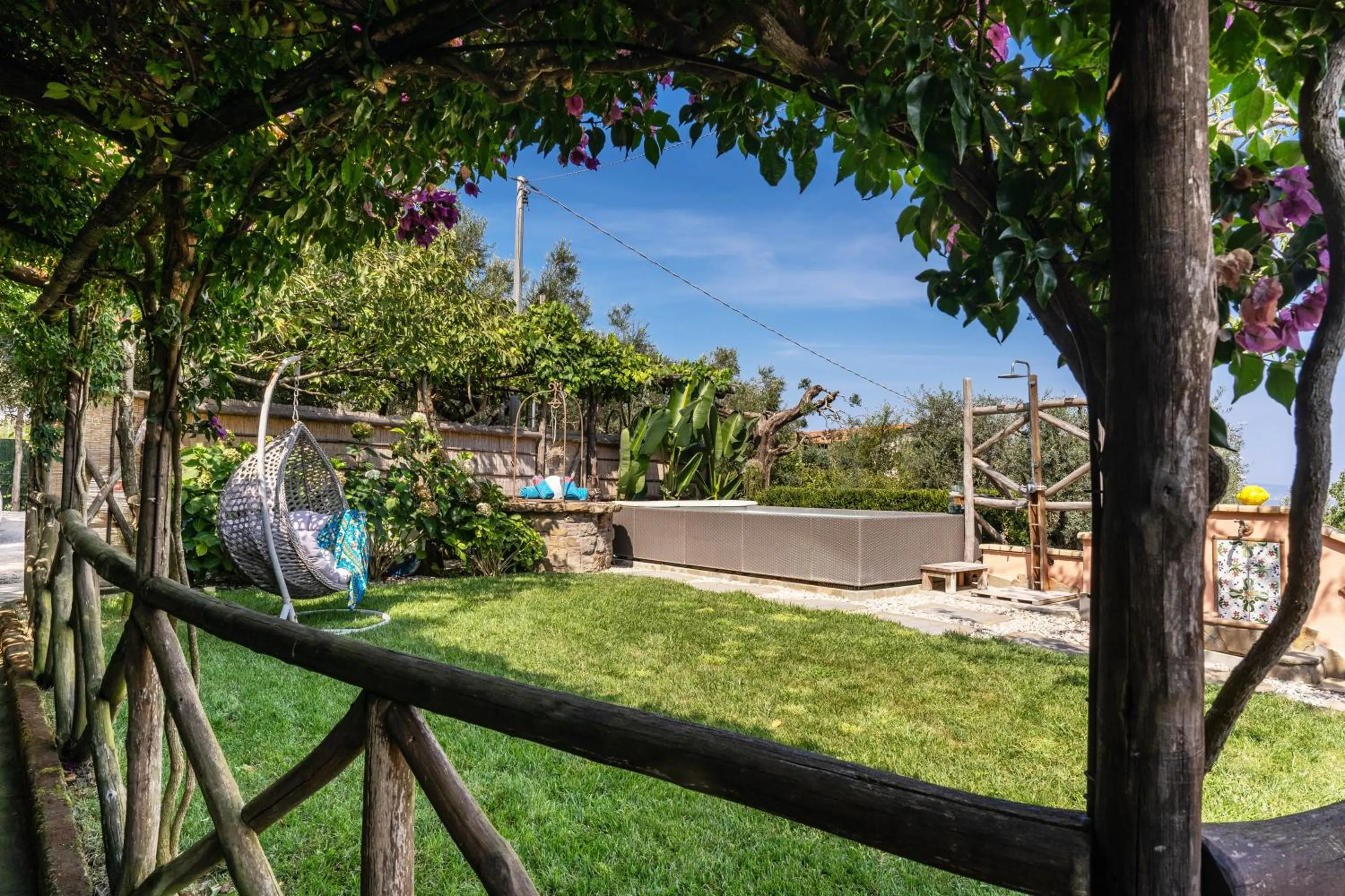 Garden view in Villa Caruso with Private Pool