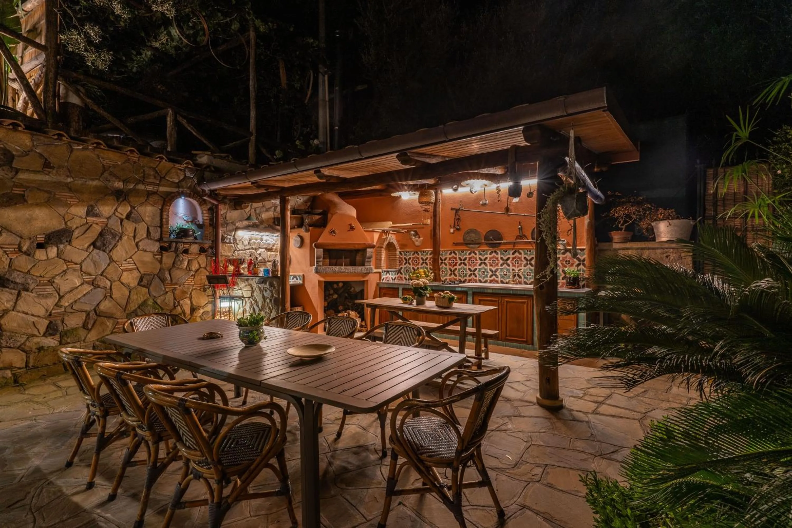 Dining area in Villa Caruso with Private Pool