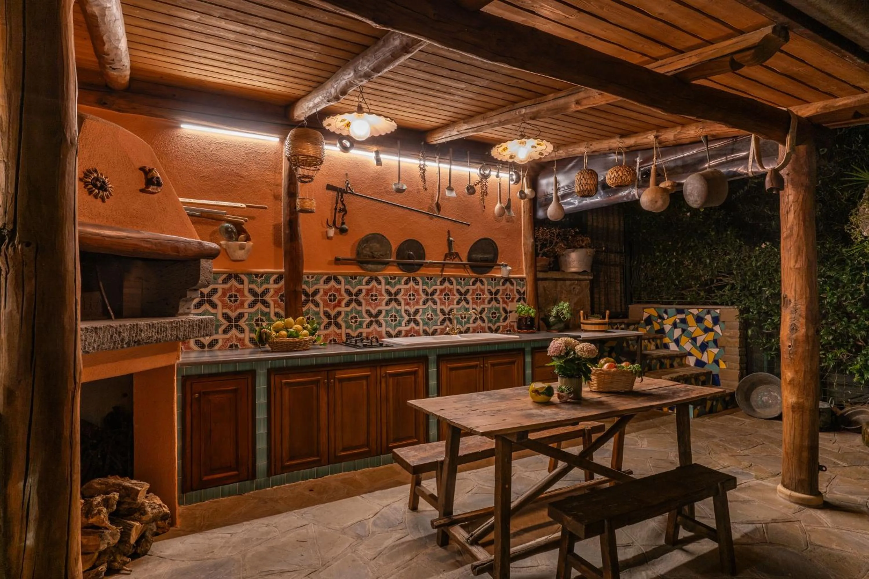 Restaurant/places to eat in Villa Caruso with Private Pool
