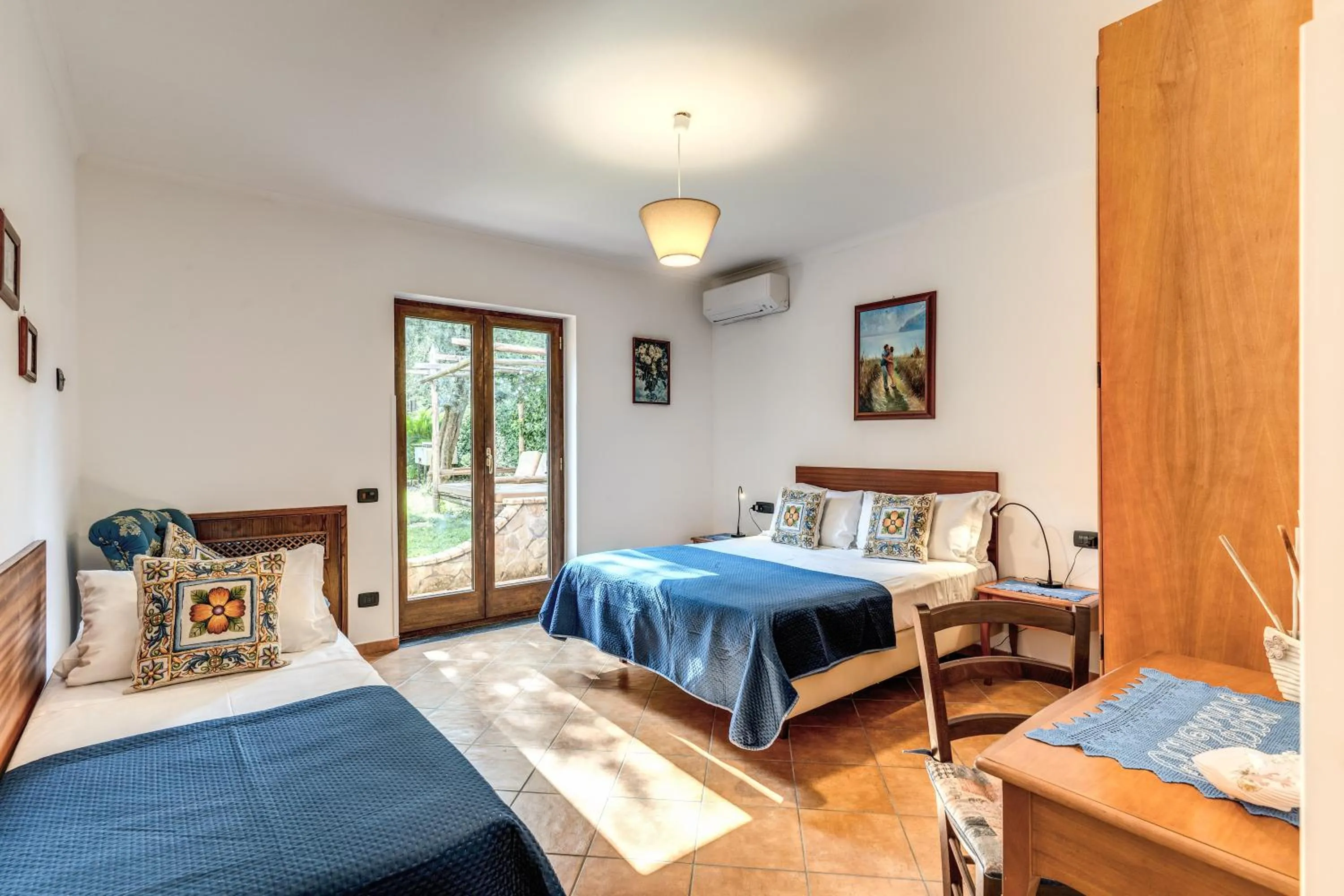 Photo of the whole room, Bed in Villa Caruso with Private Pool