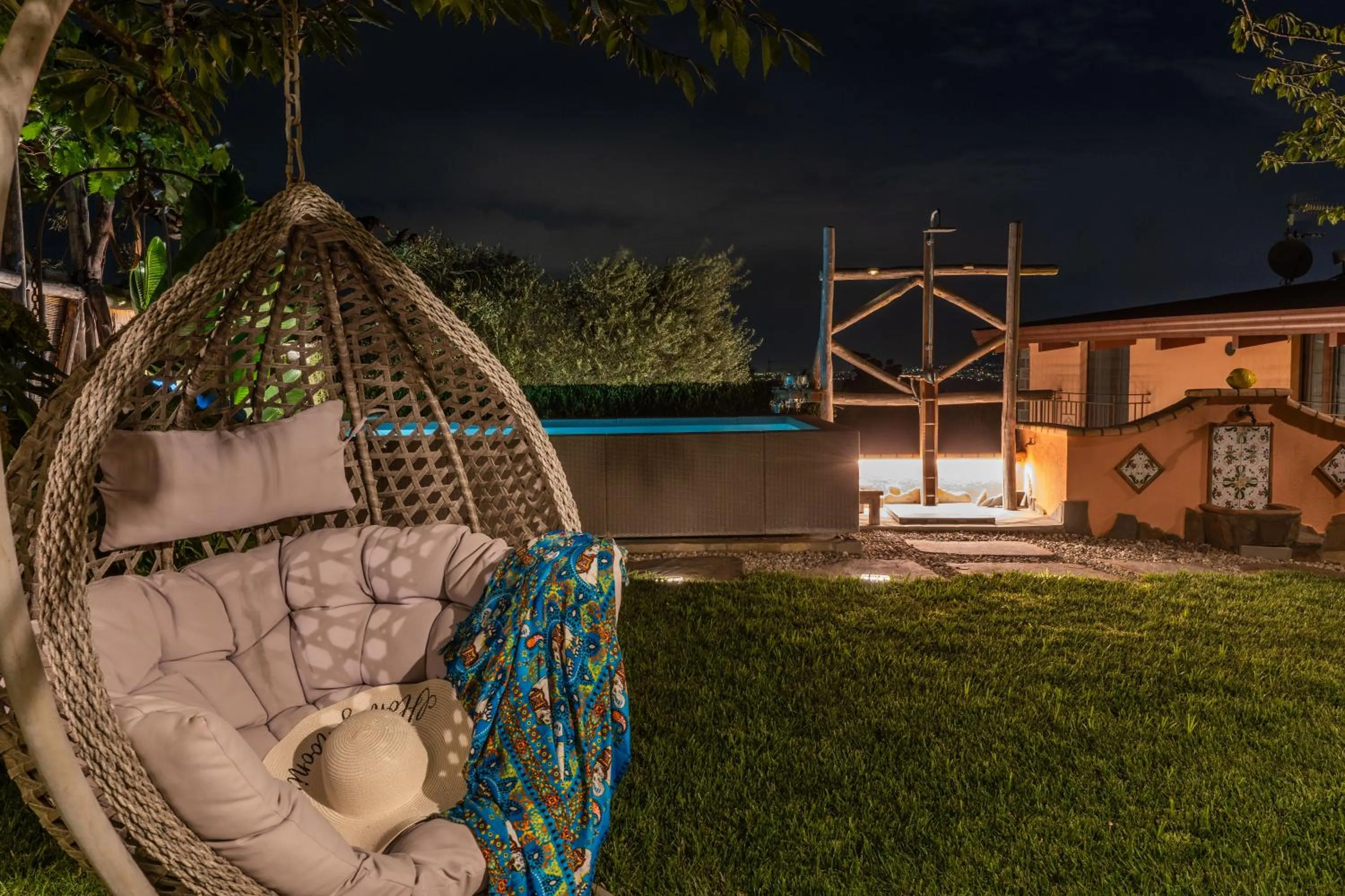 Garden in Villa Caruso with Private Pool
