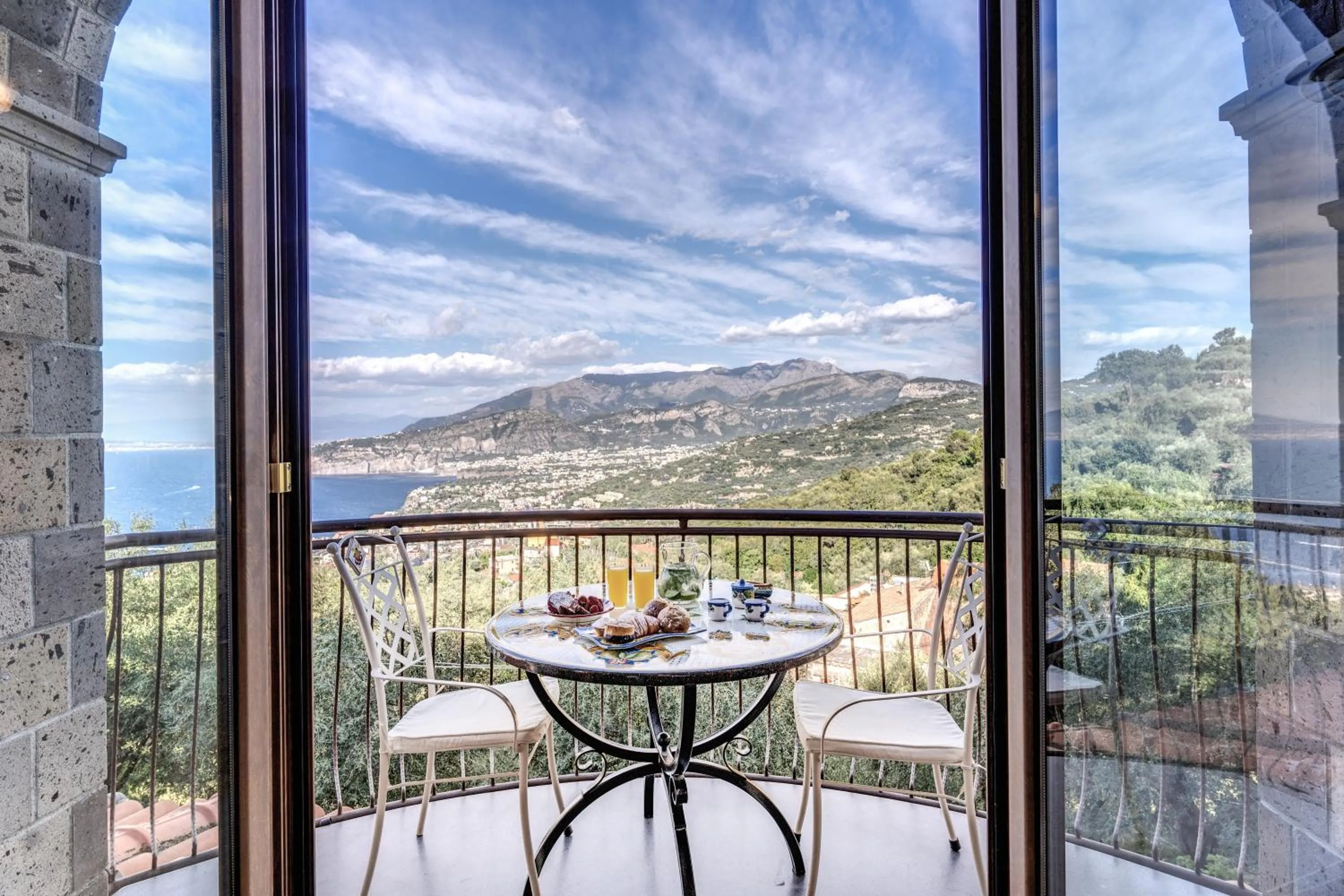 Day in Villa Caruso with Private Pool