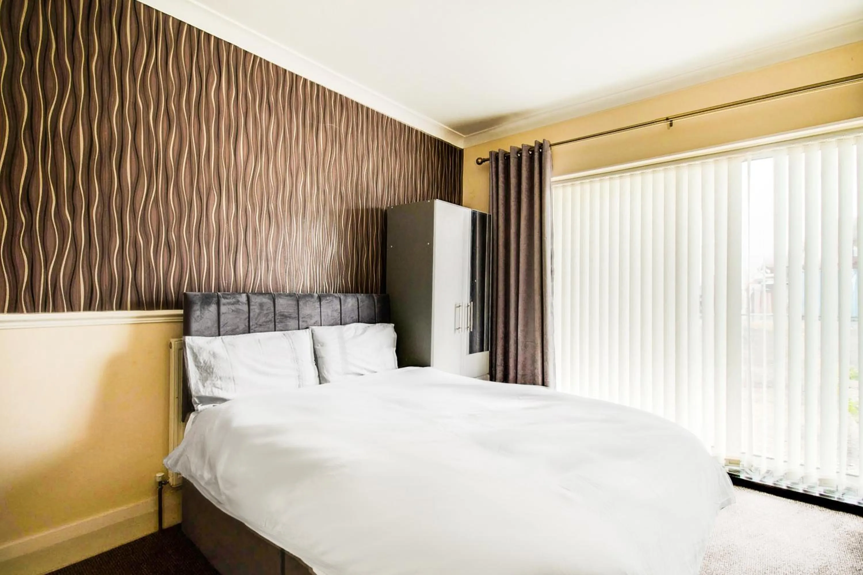 Bedroom, Bed in The Longlands Hotel