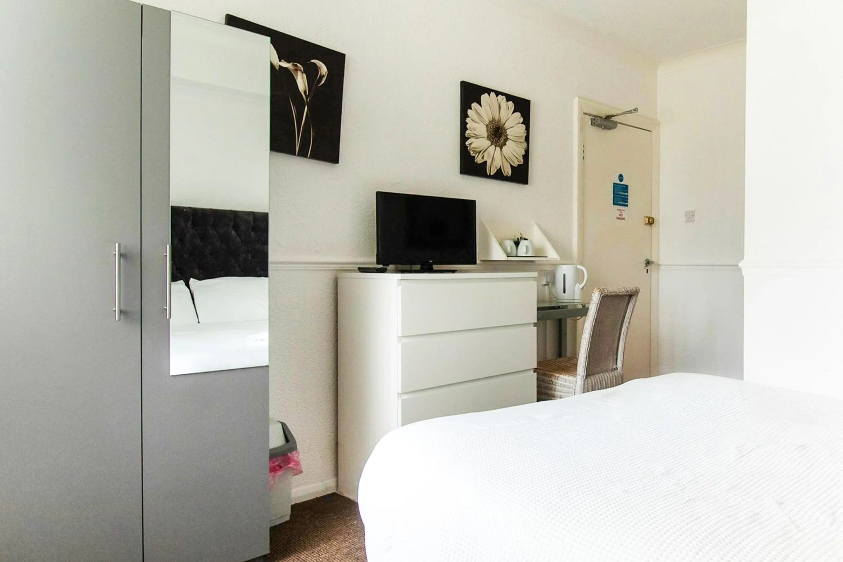 Bedroom, Bed in The Longlands Hotel