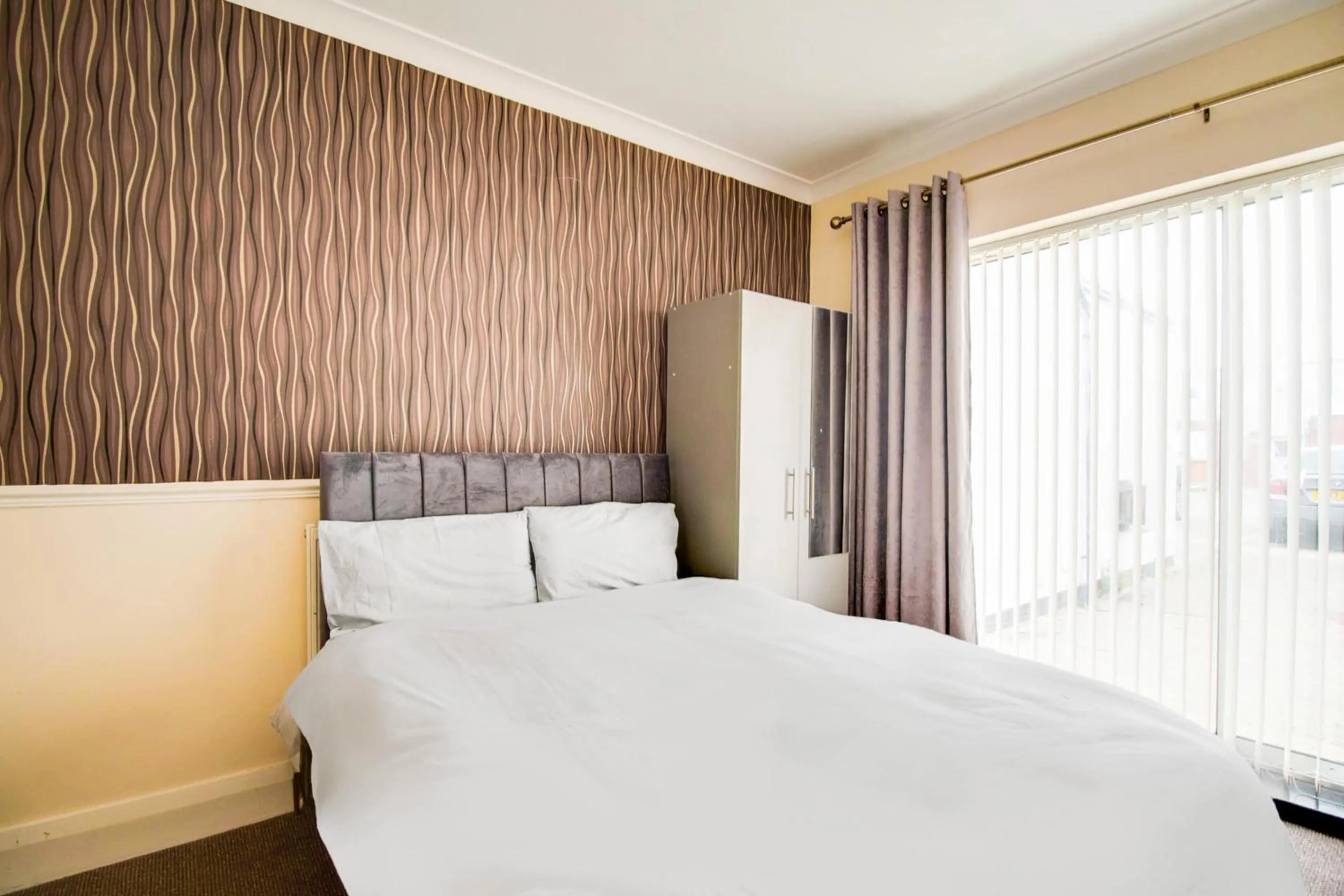 Bedroom, Bed in The Longlands Hotel