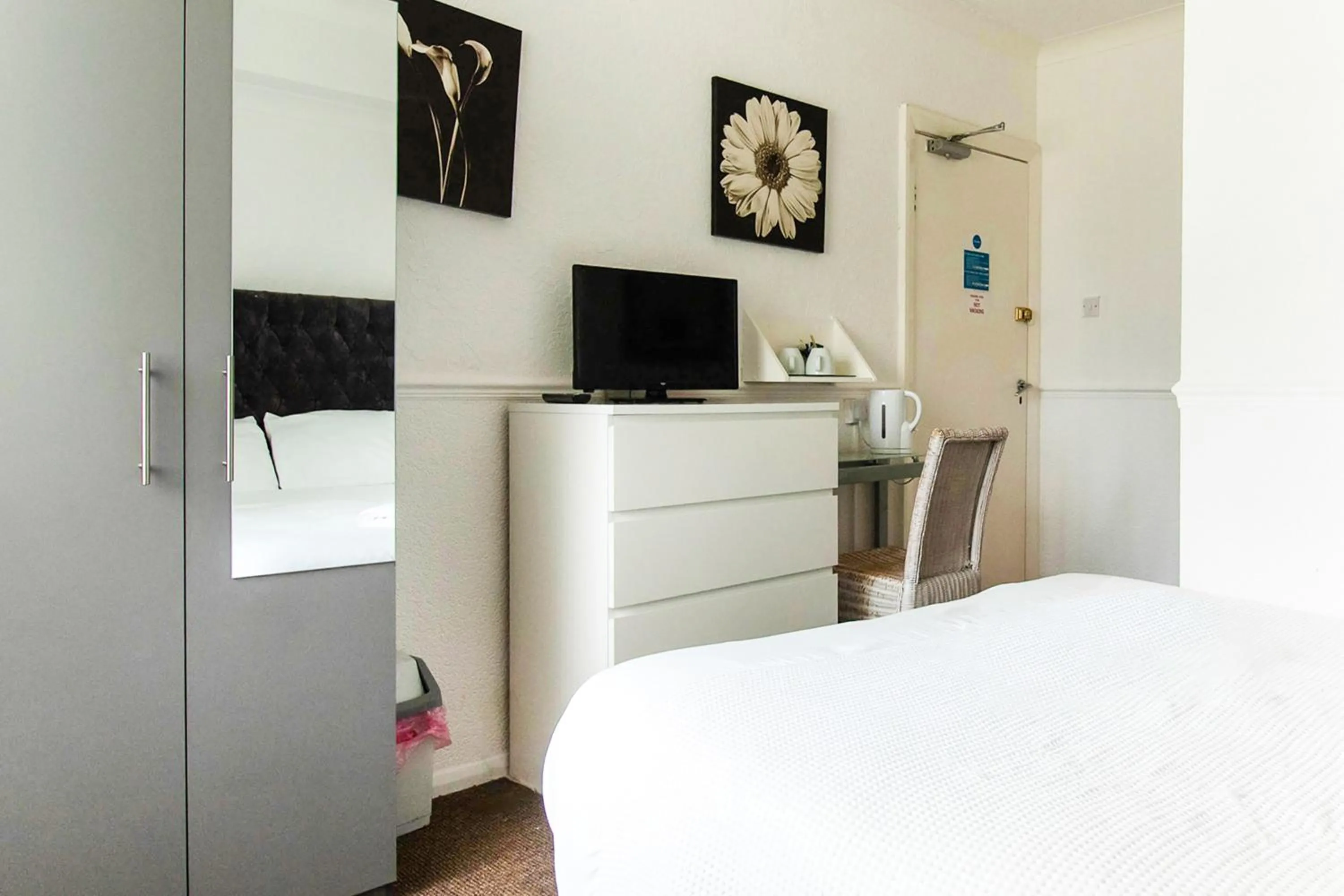 Bedroom, Bed in The Longlands Hotel