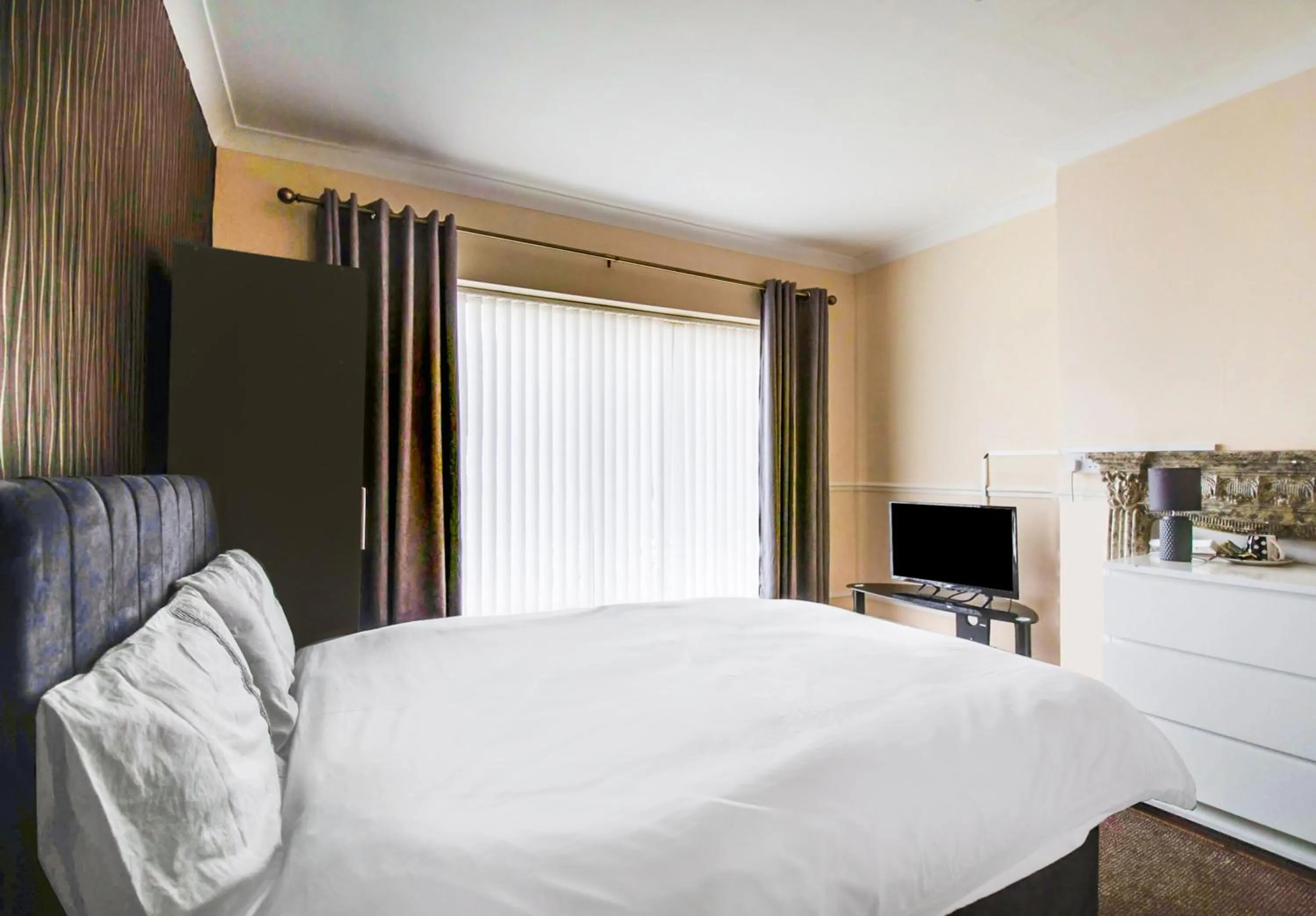 Bedroom, Bed in The Longlands Hotel