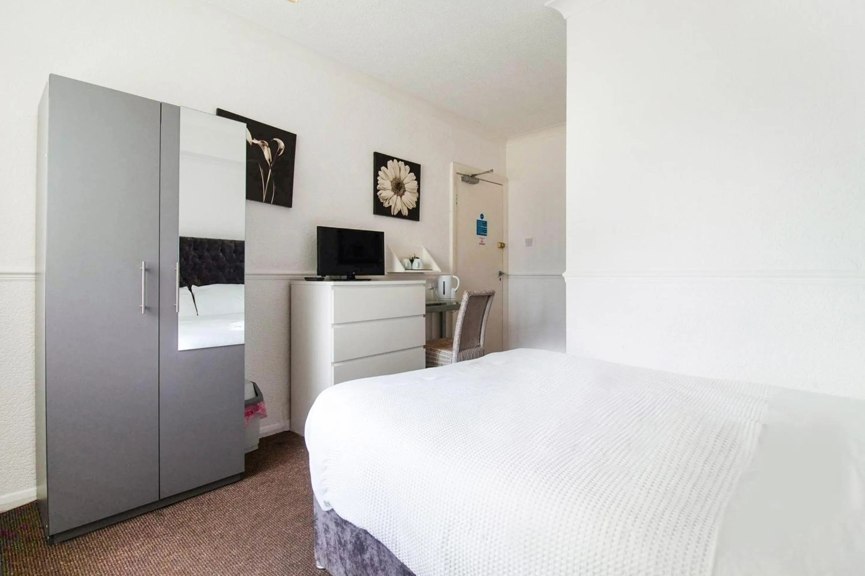 Bedroom, Bed in The Longlands Hotel