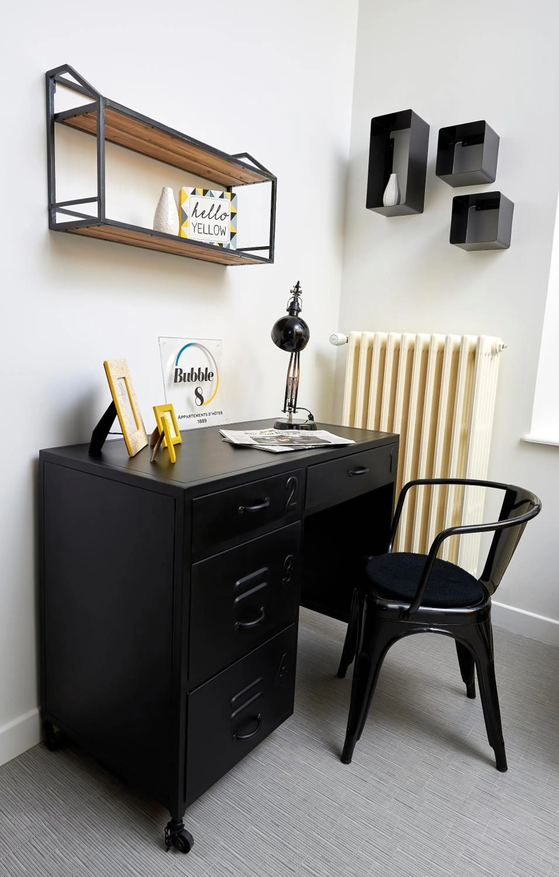 Seating area in Bubble 8