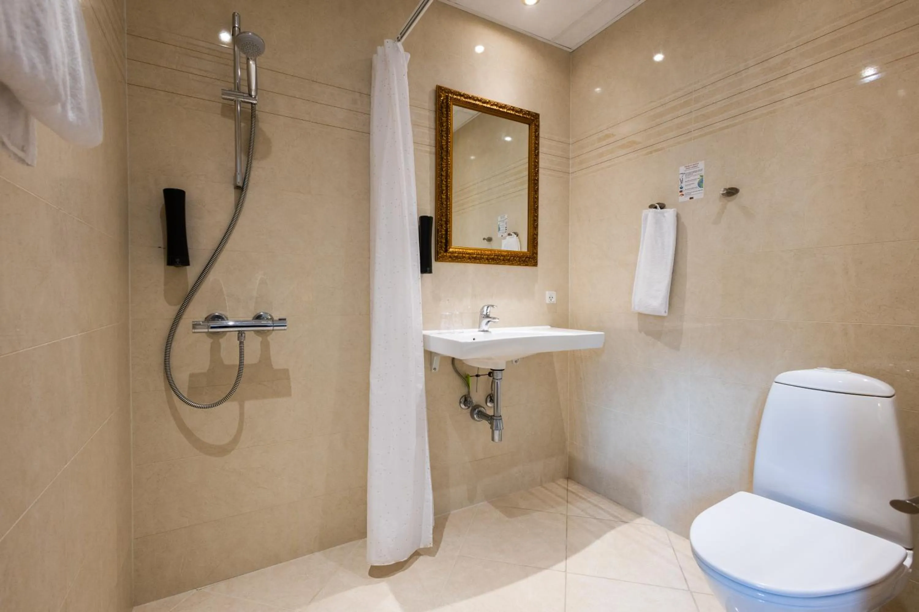 Bathroom in Milling Hotel Saxildhus