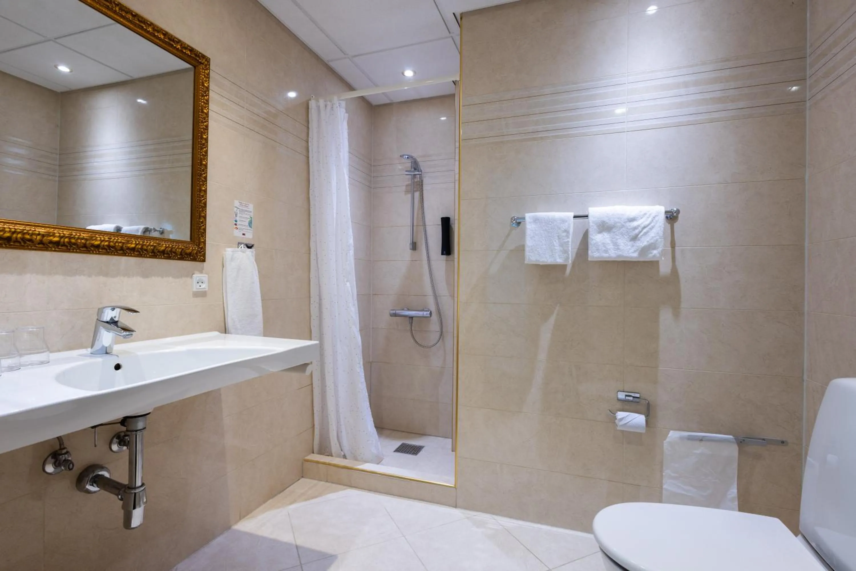 Bathroom in Milling Hotel Saxildhus