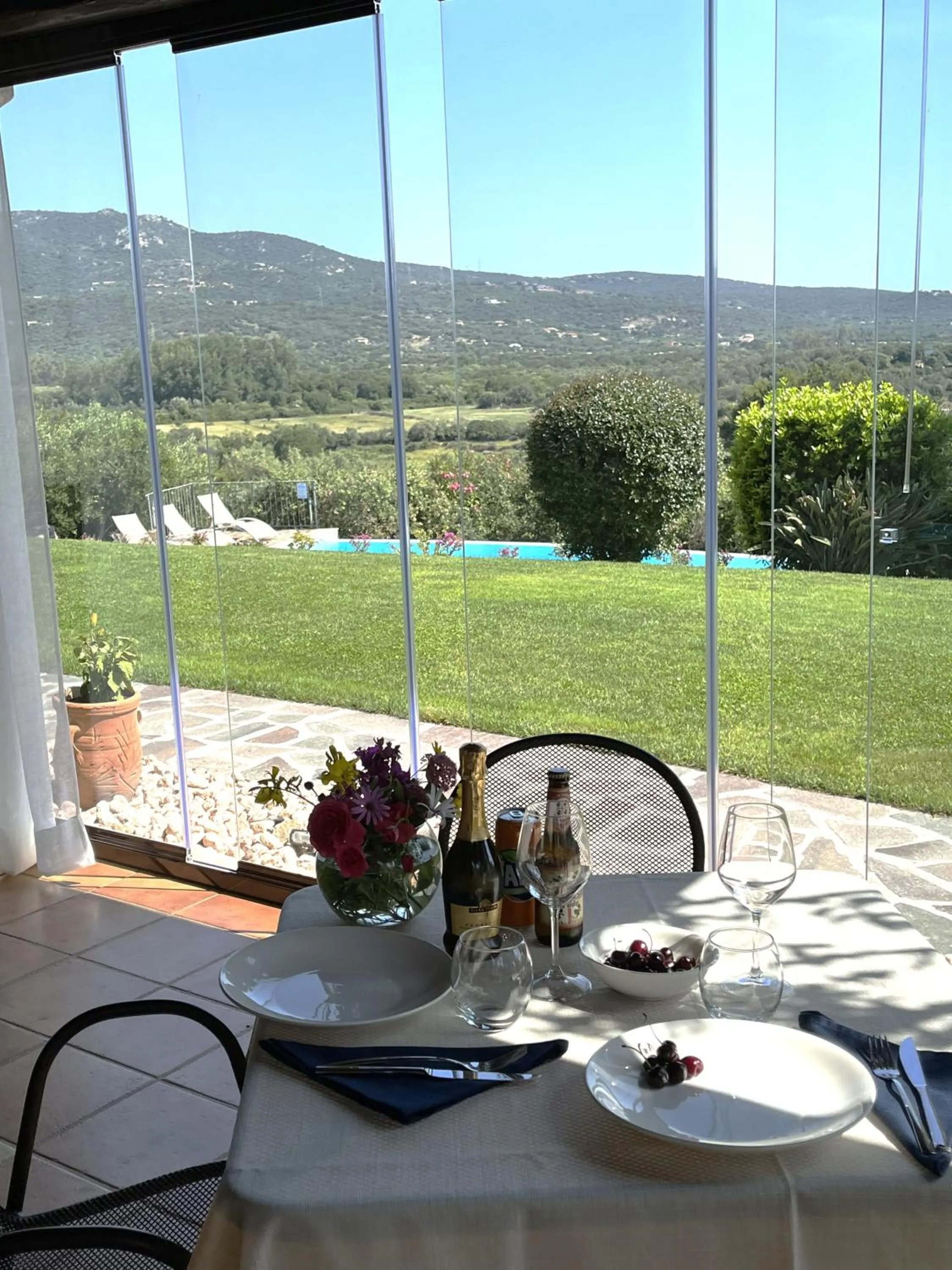 Restaurant/places to eat in Villa Anastasia