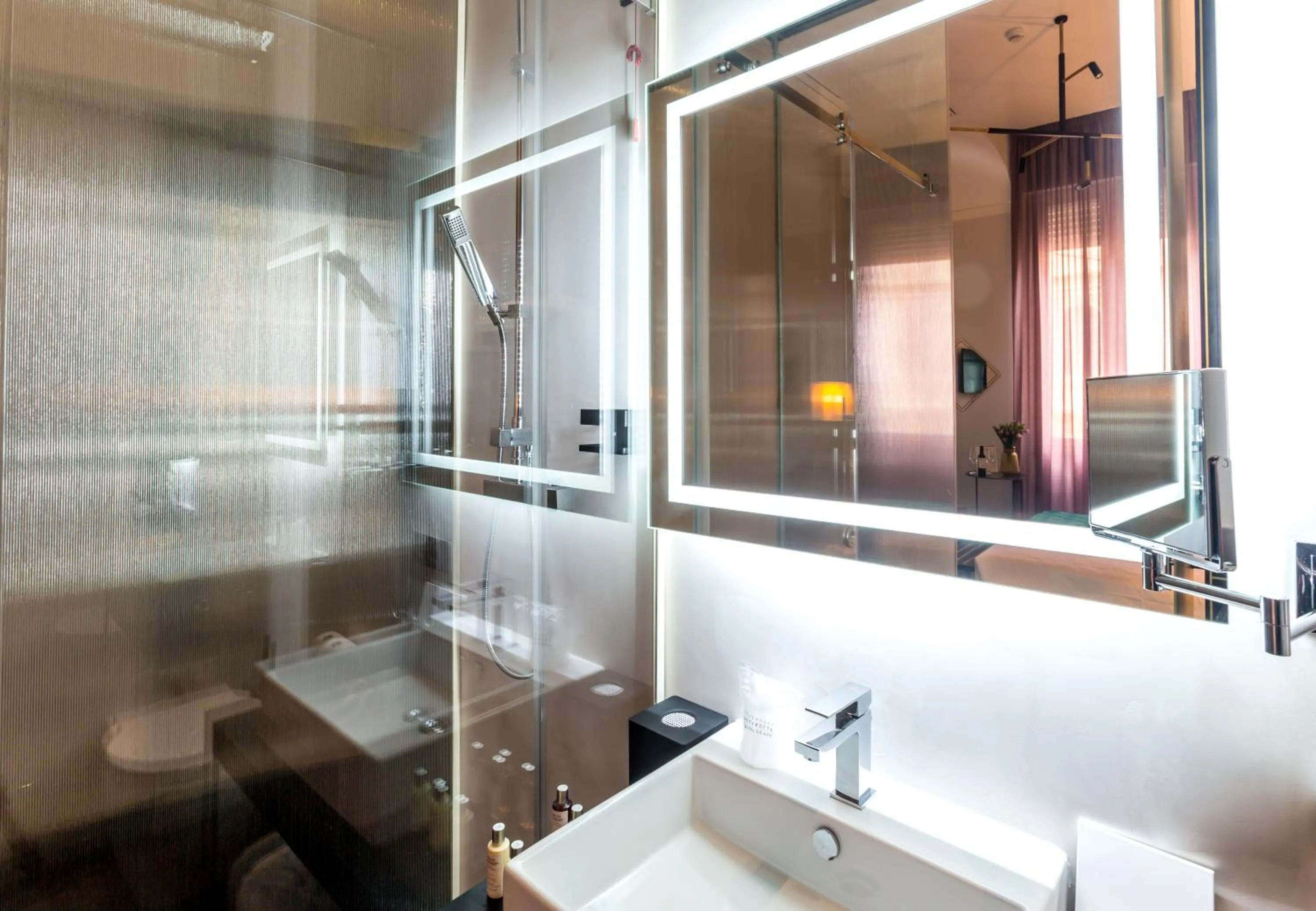 Shower in Hotel The Haven Roma