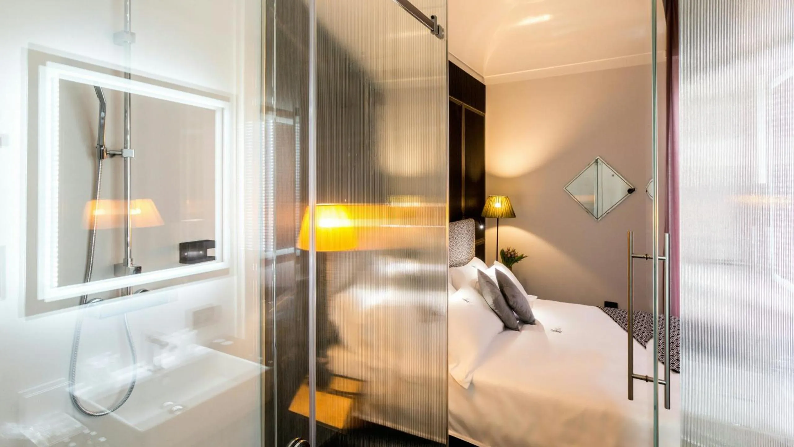 Bed in Hotel The Haven Roma