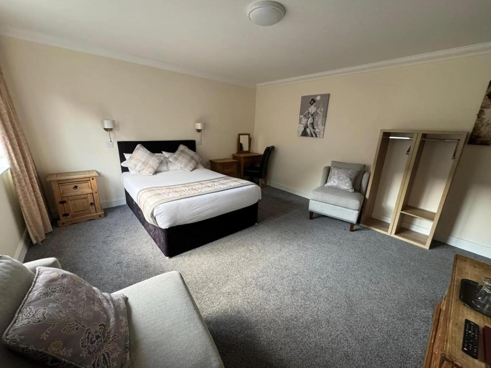 Bed in The Waverley Inn