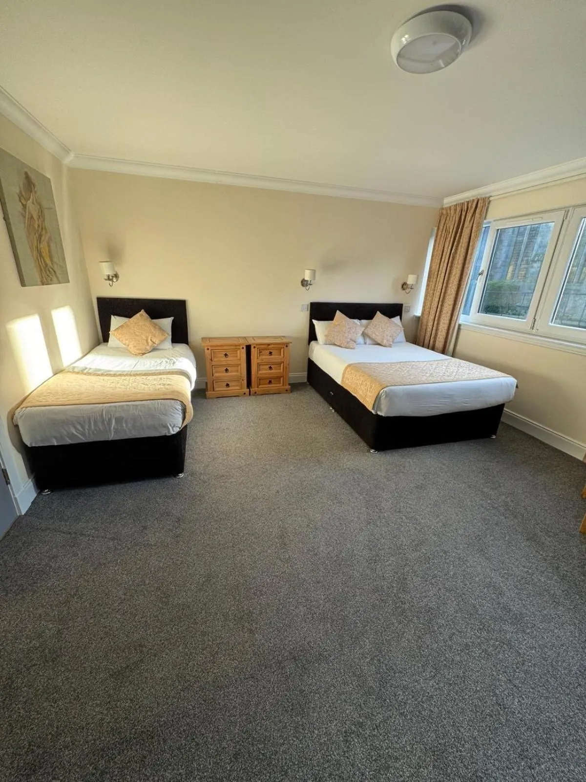 Photo of the whole room, Bed in The Waverley Inn