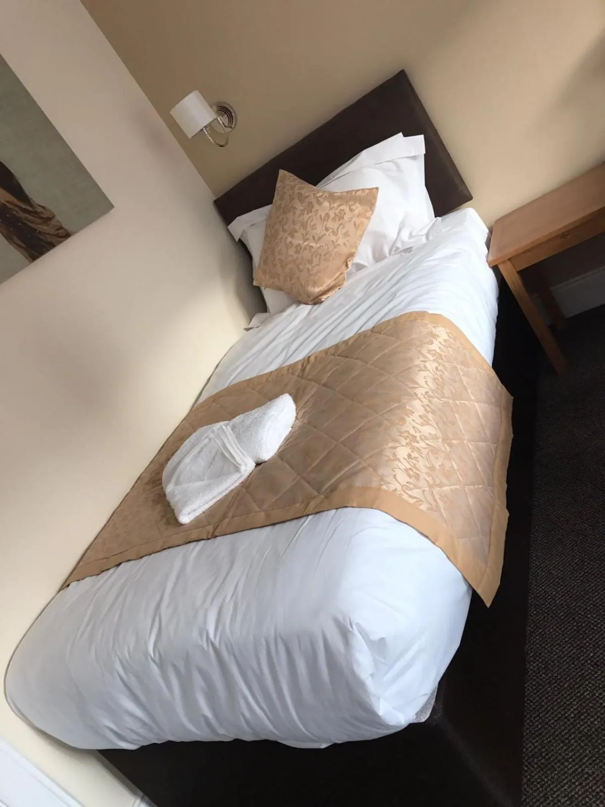 Bed in The Waverley Inn