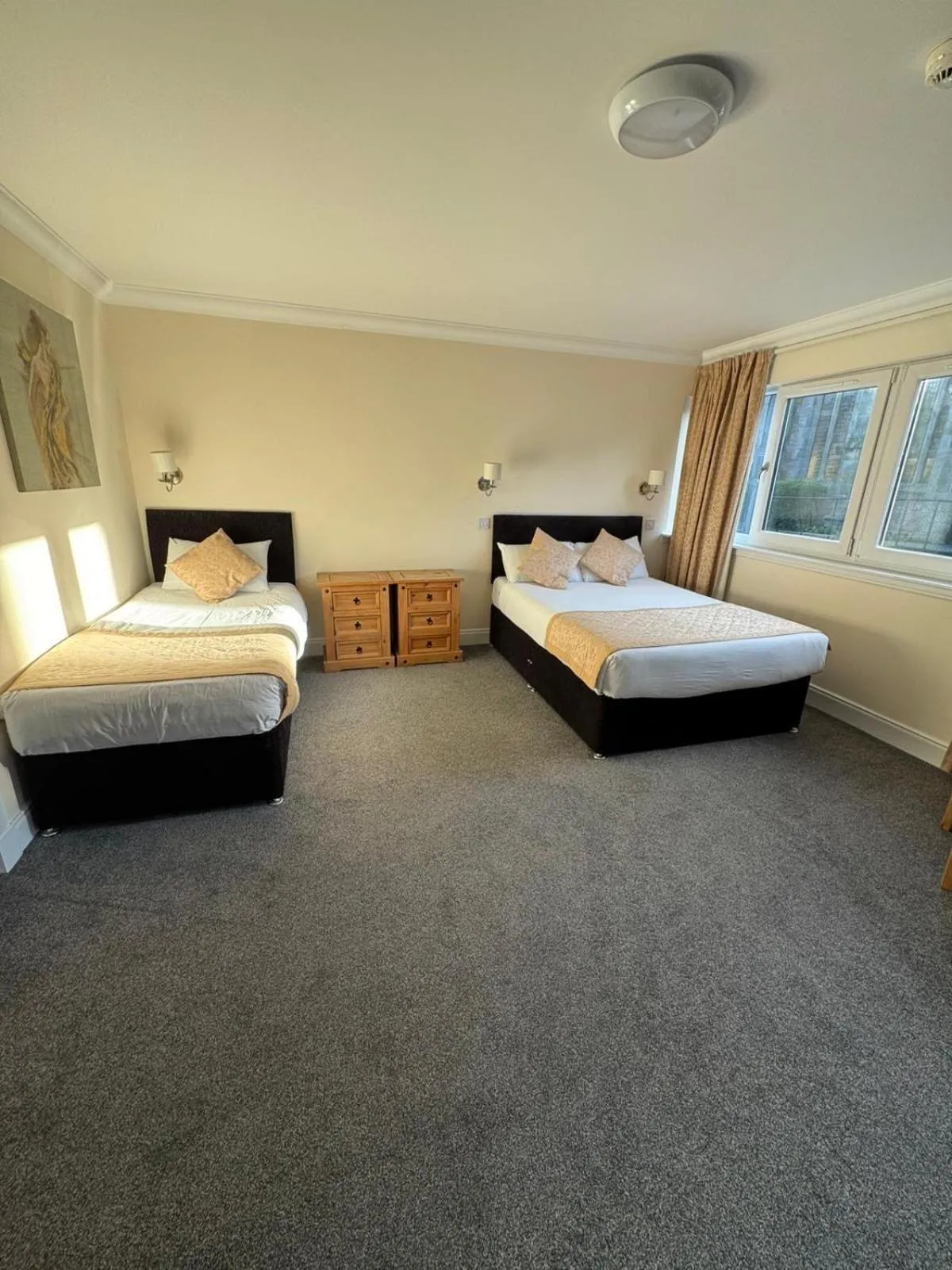 Photo of the whole room, Bed in The Waverley Inn