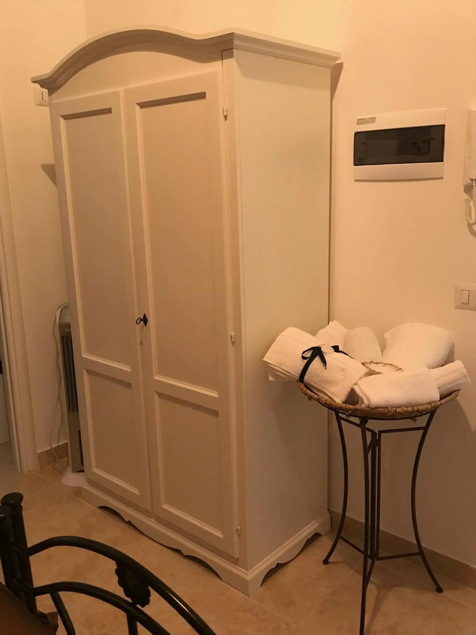 Photo of the whole room in La Maison de Gabrielè