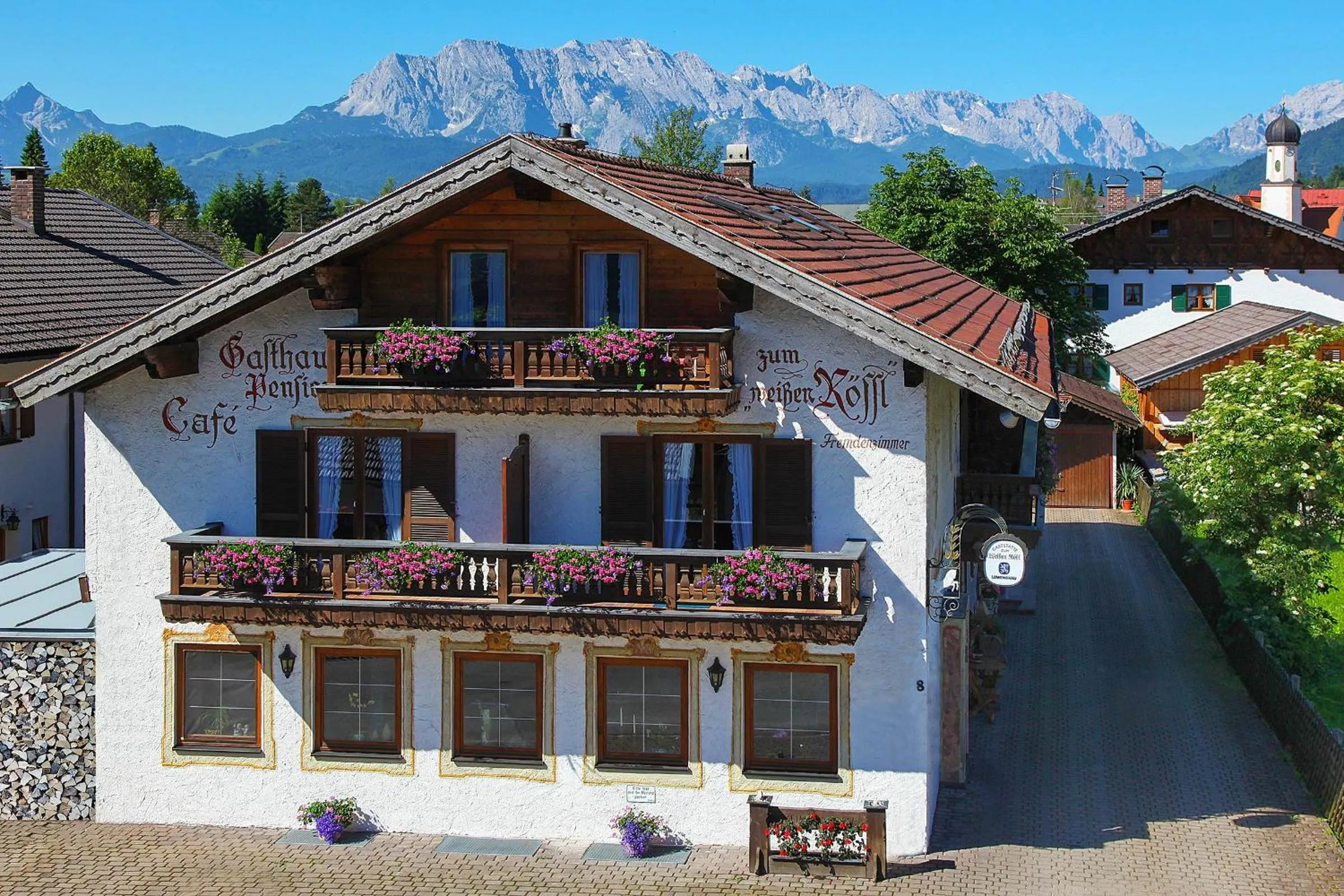 Facade/entrance in Frühstückspension Gästehaus Zum weissen Rössl