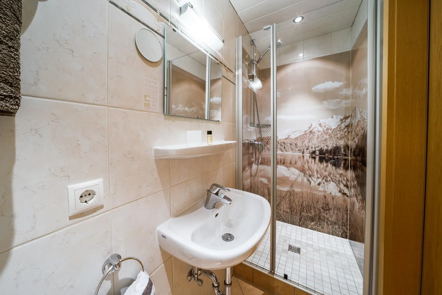 Bathroom in Frühstückspension Gästehaus Zum weissen Rössl