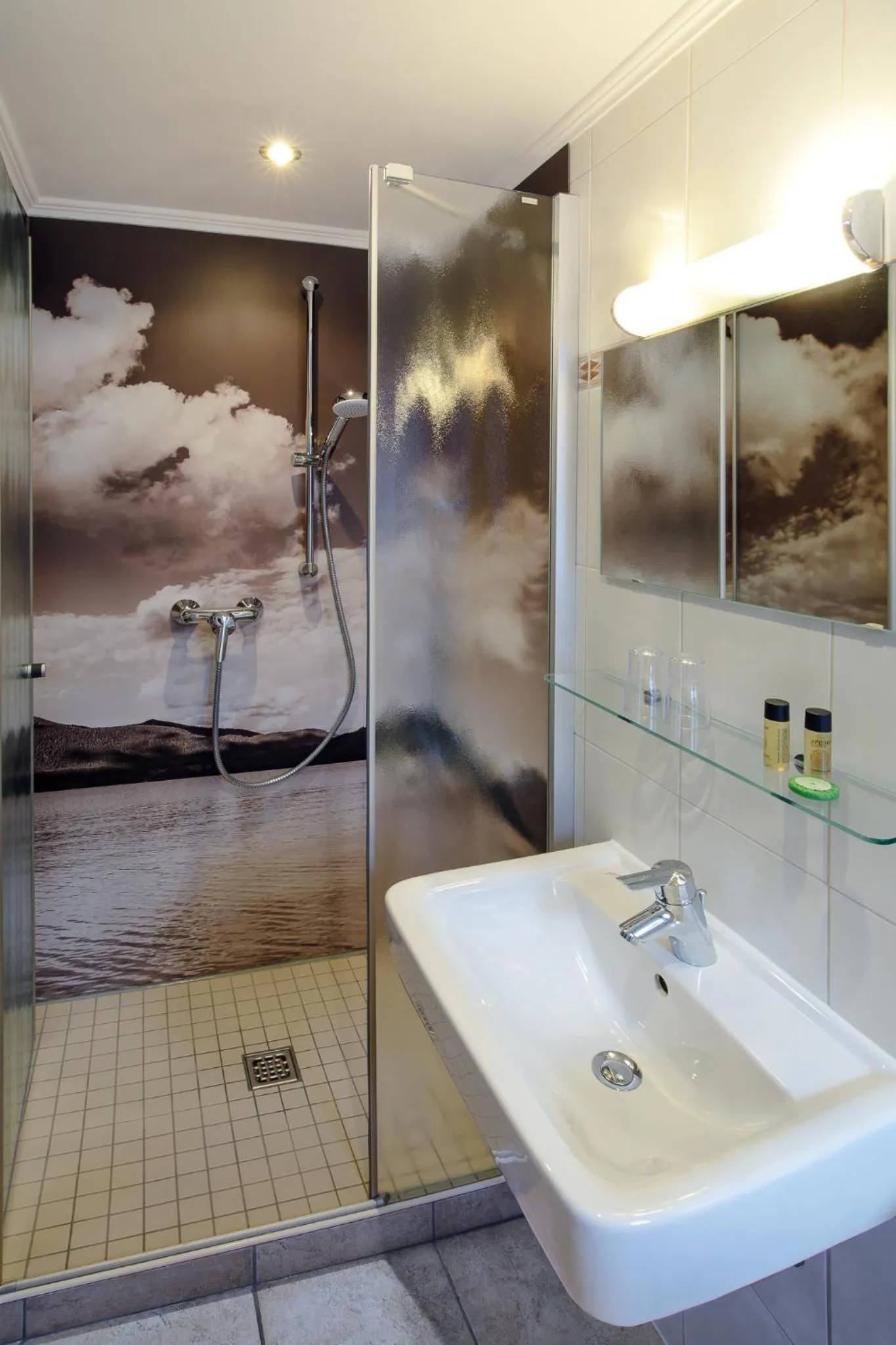 Bathroom in Frühstückspension Gästehaus Zum weissen Rössl