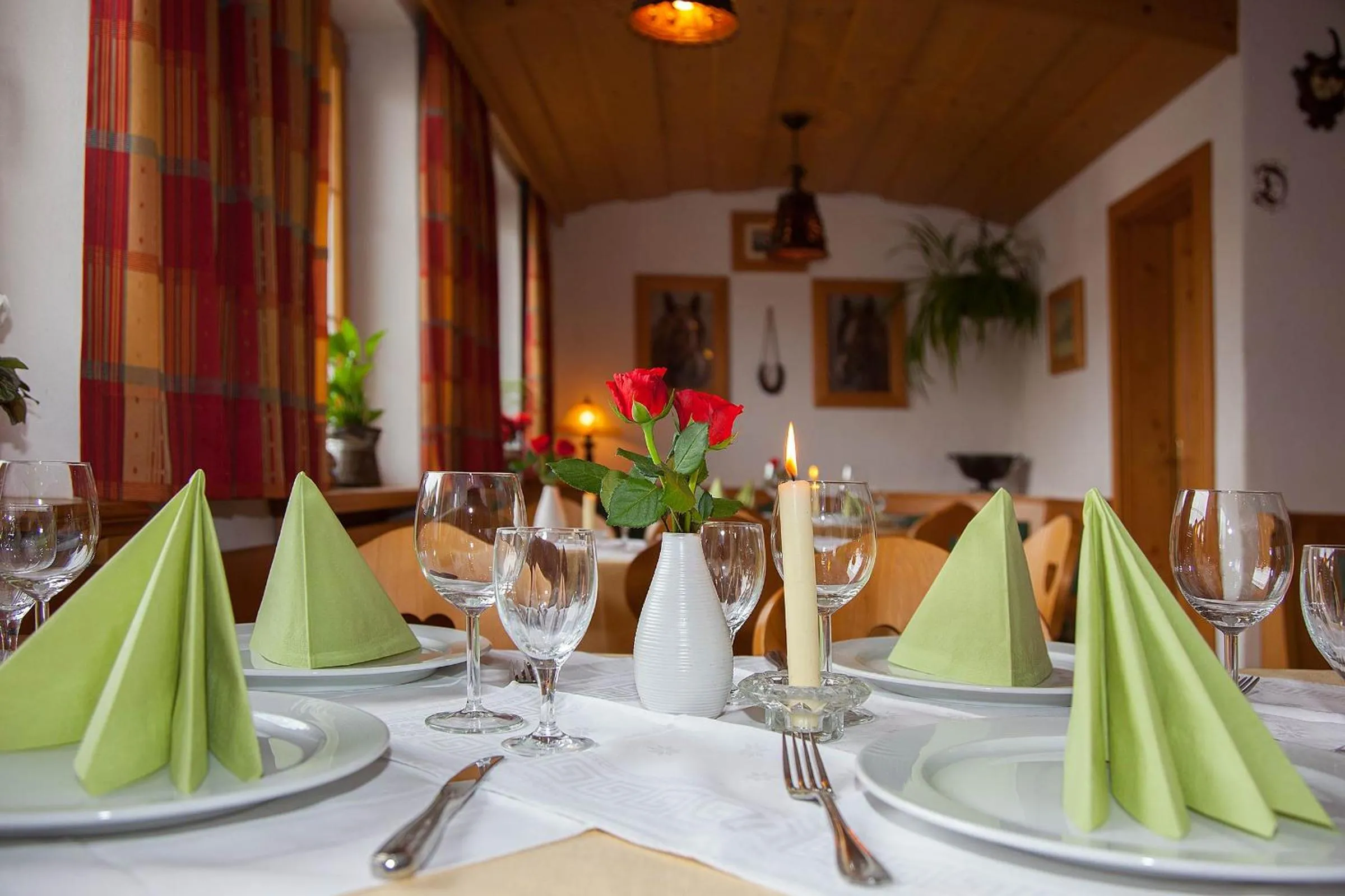 Restaurant/places to eat in Frühstückspension Gästehaus Zum weissen Rössl
