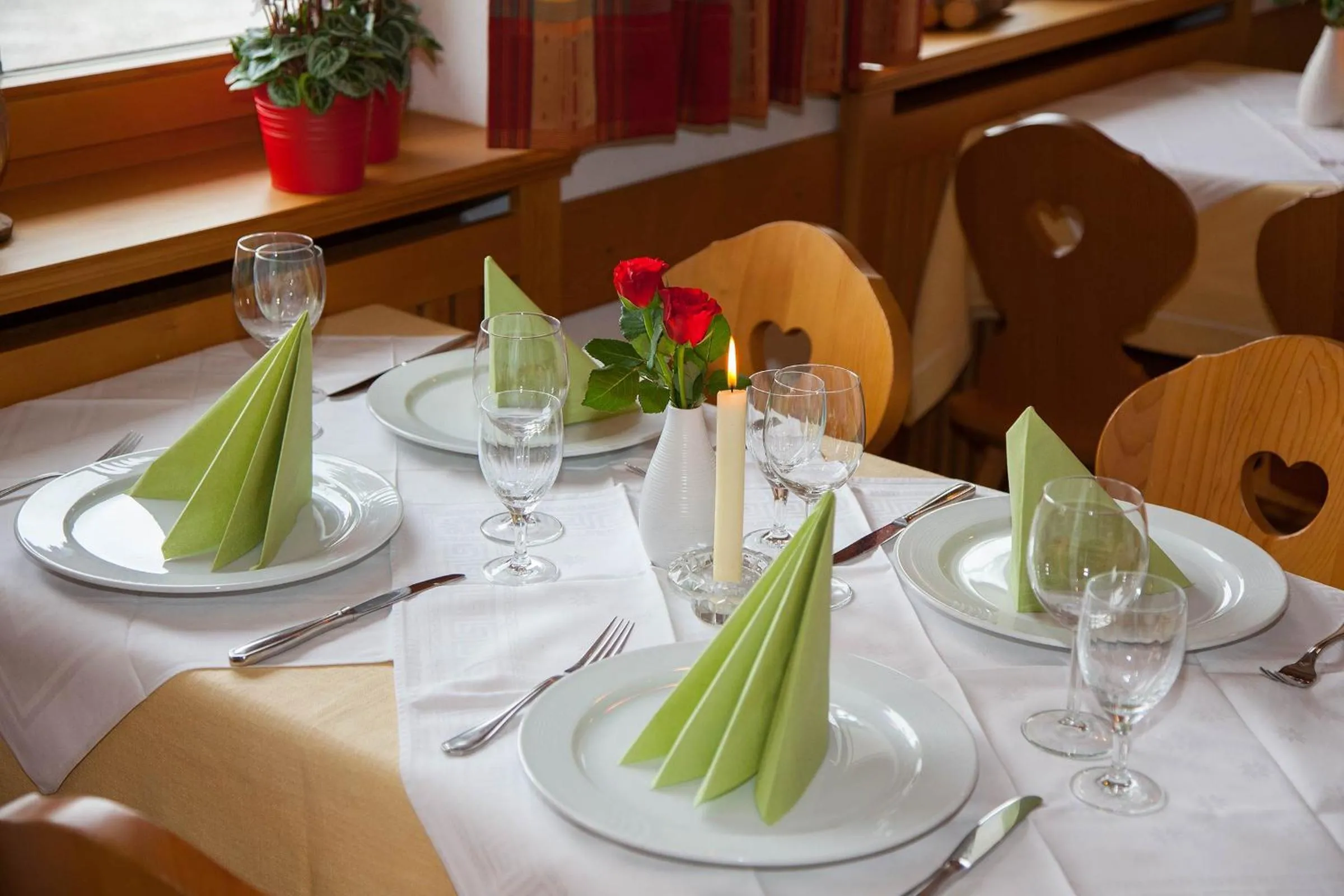 Restaurant/places to eat in Frühstückspension Gästehaus Zum weissen Rössl