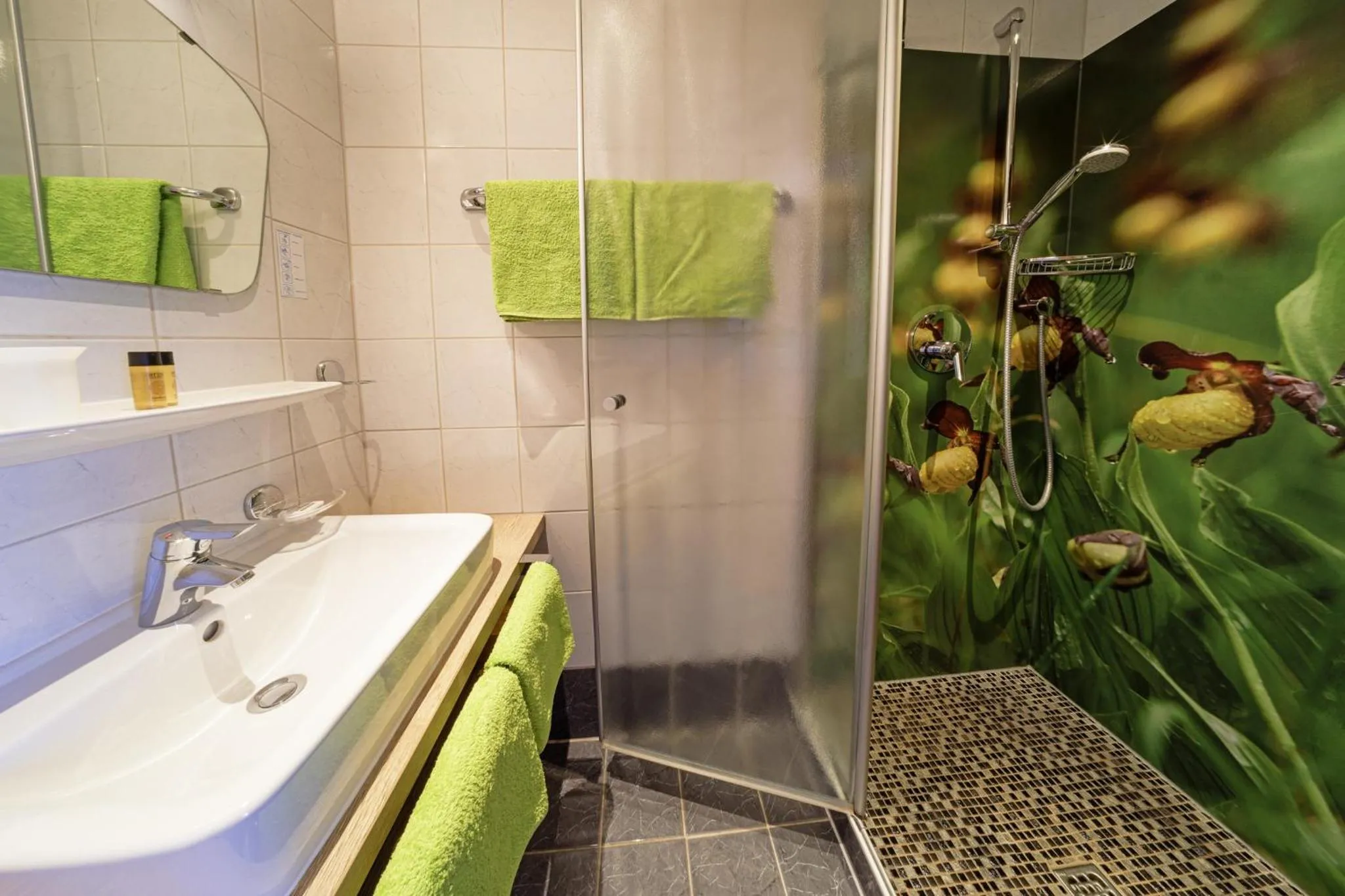 Bathroom in Frühstückspension Gästehaus Zum weissen Rössl
