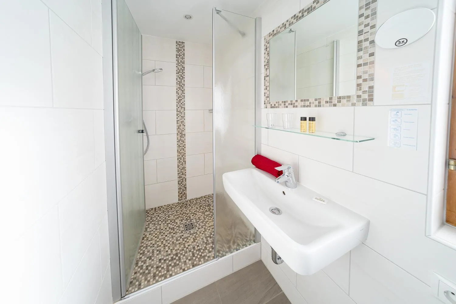 Bathroom in Frühstückspension Gästehaus Zum weissen Rössl