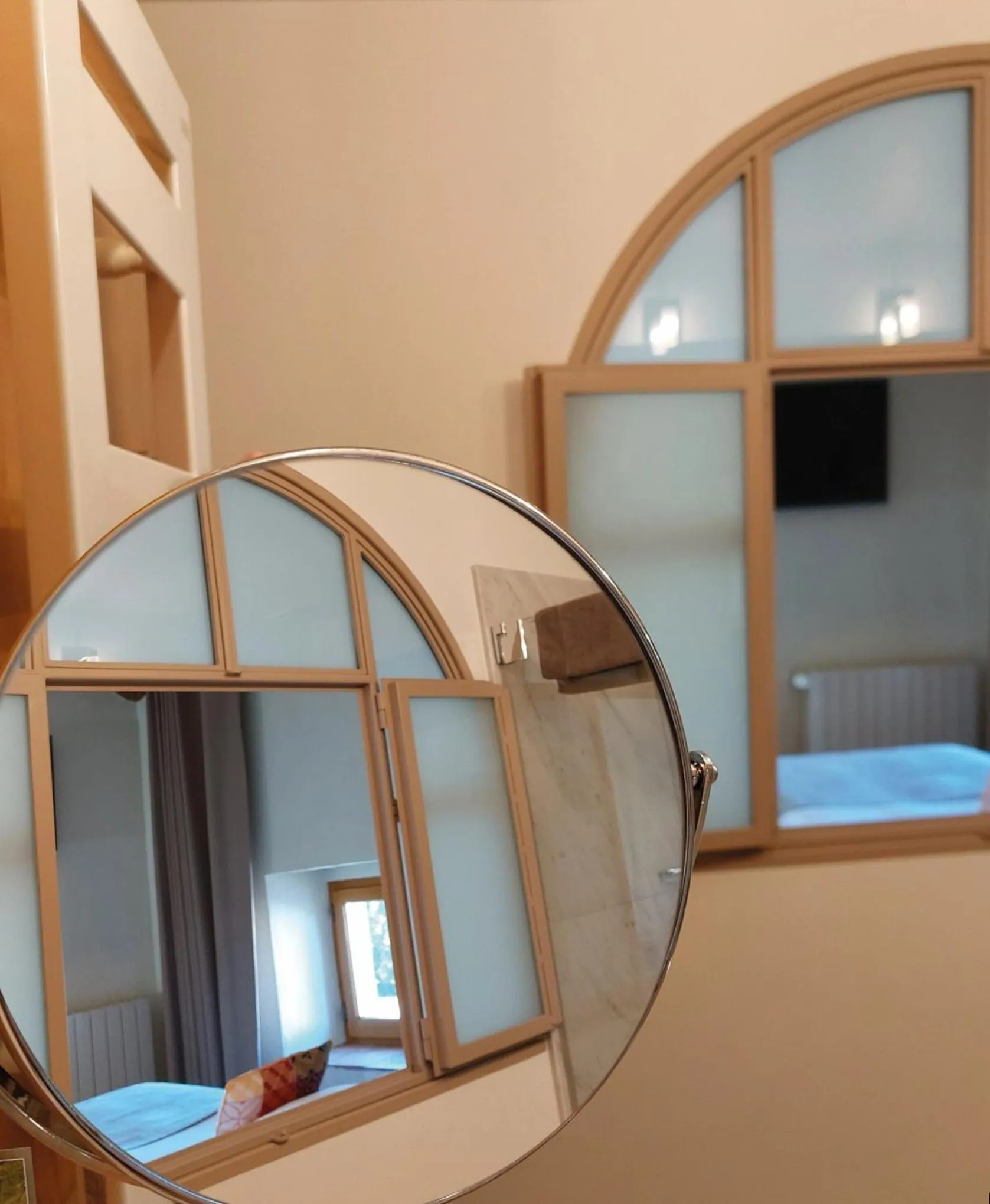 Decorative detail, Bed in Logis Auberge Les Murets Hotel Restaurant Spa