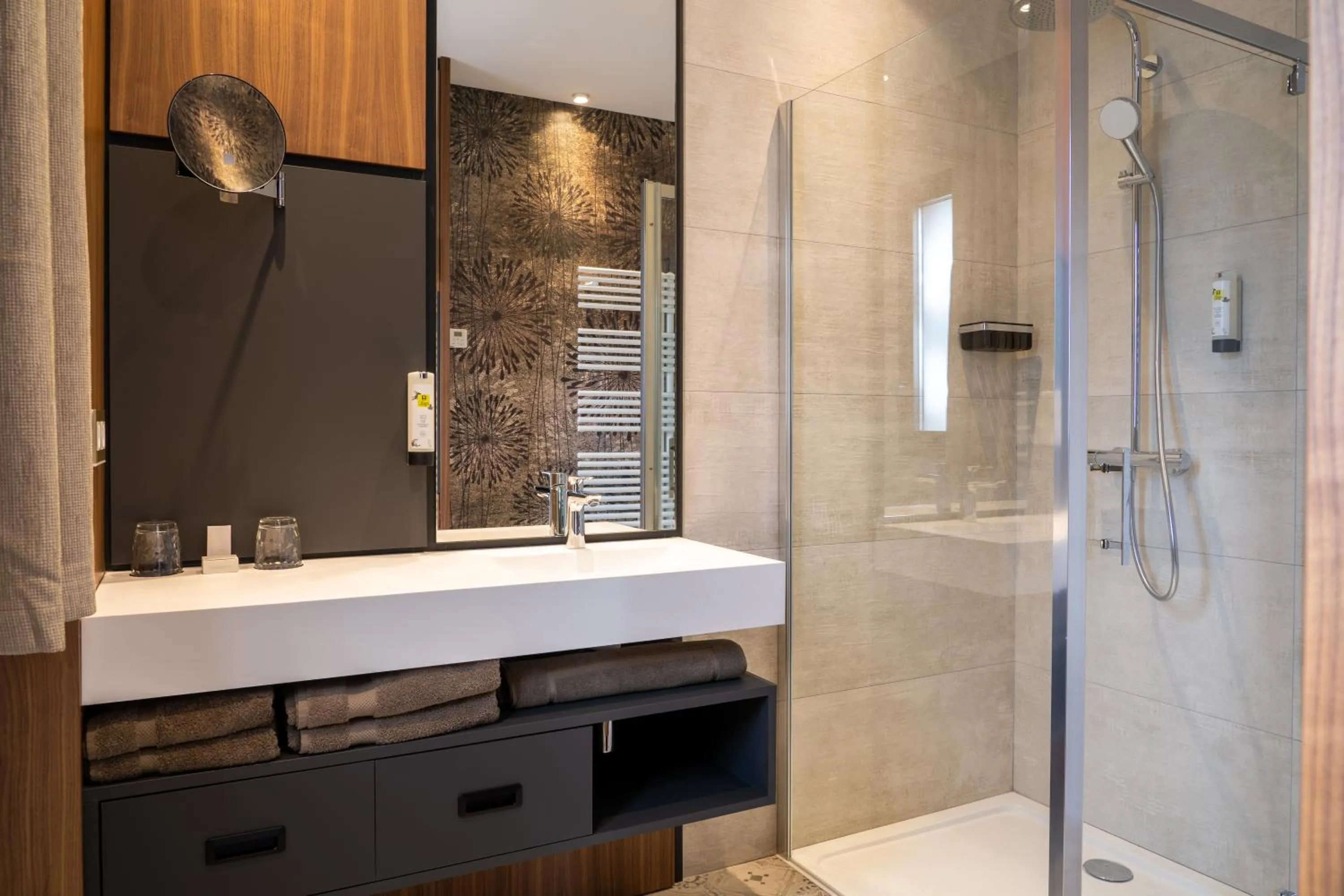 Shower in Logis Auberge Les Murets Hotel Restaurant Spa