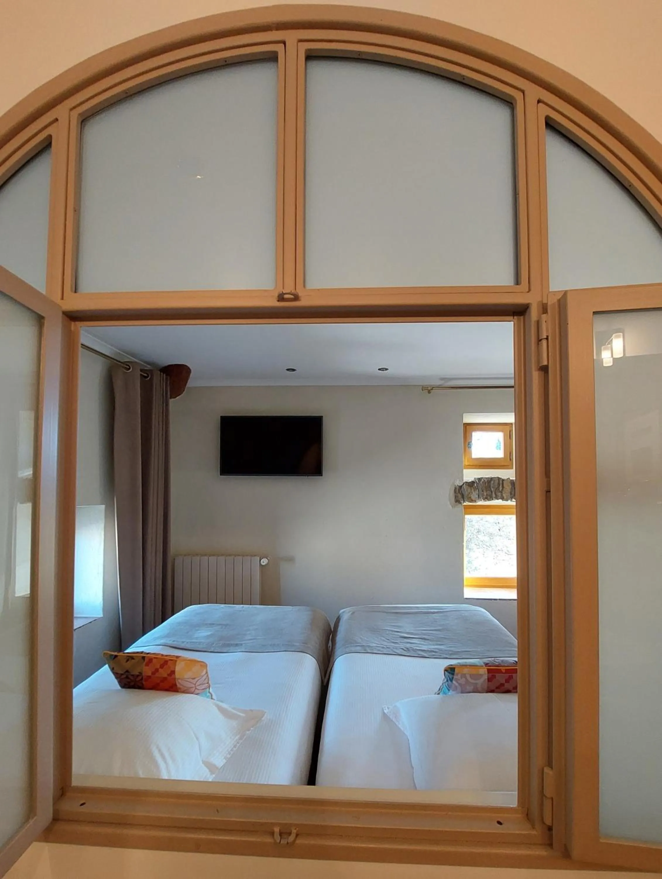 Bed in Logis Auberge Les Murets Hotel Restaurant Spa