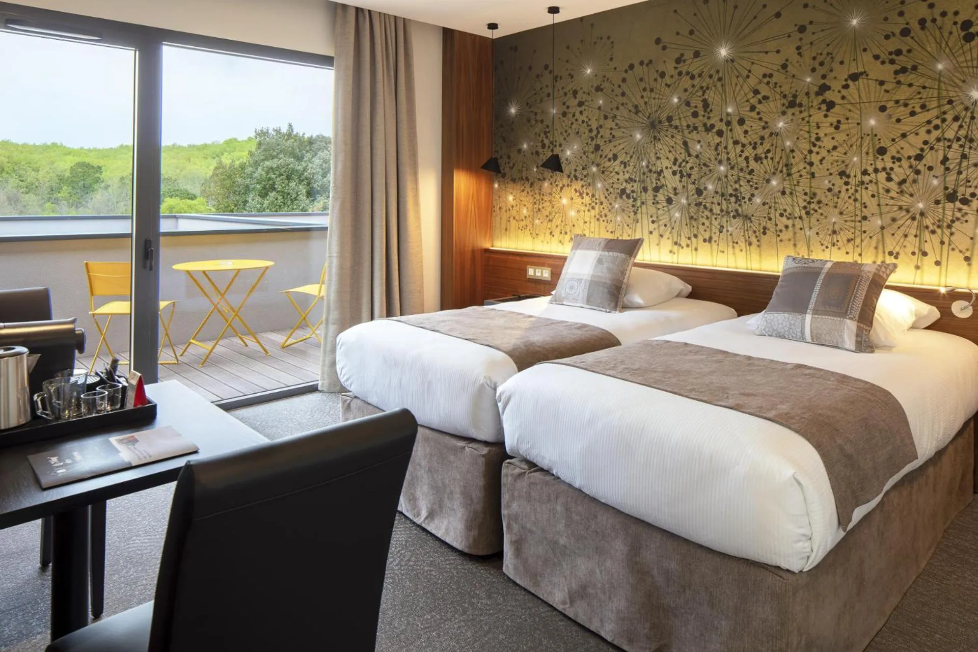 Bed in Logis Auberge Les Murets Hotel Restaurant Spa