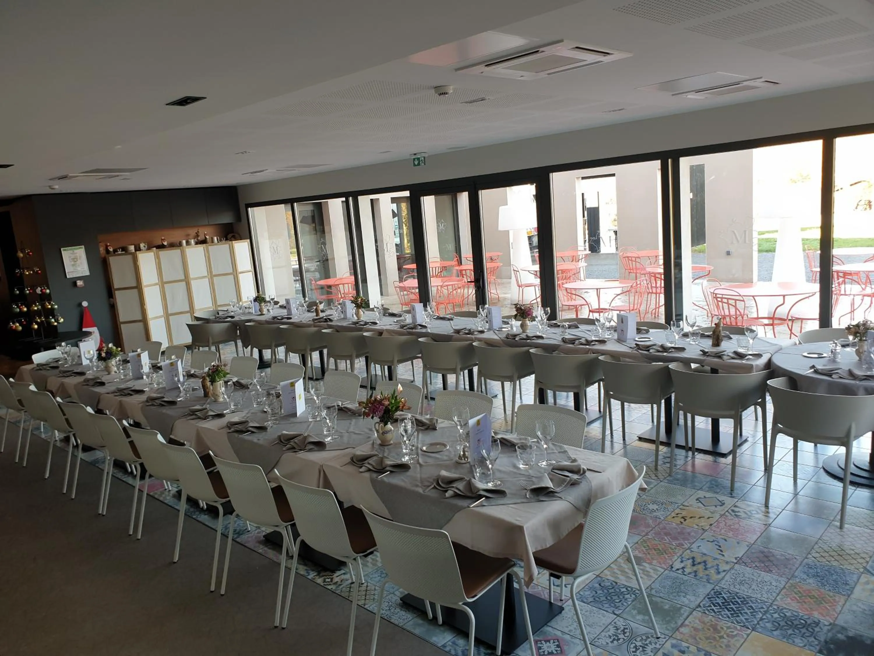 Restaurant/places to eat in Logis Auberge Les Murets Hotel Restaurant Spa