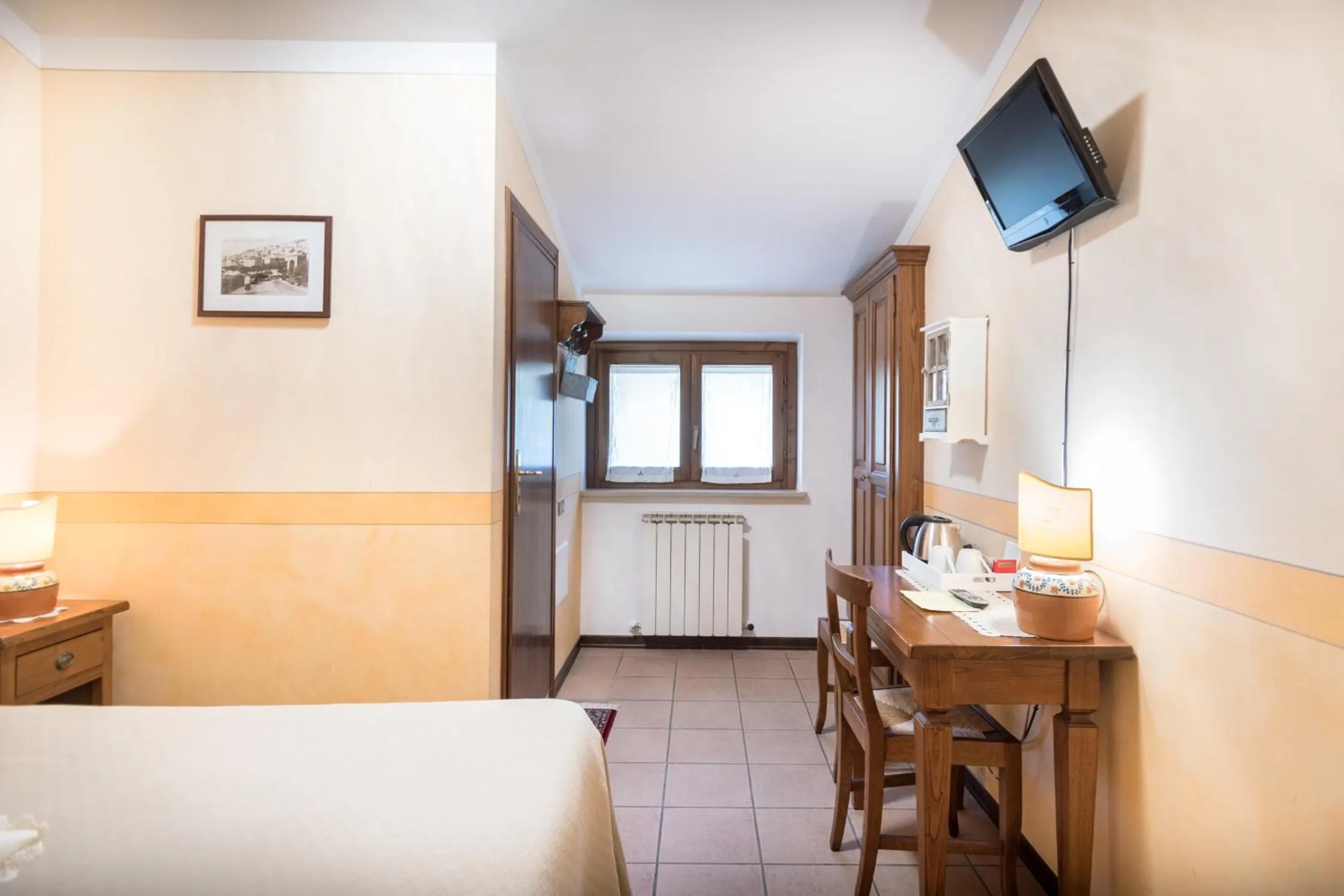 Photo of the whole room in La Piaggia