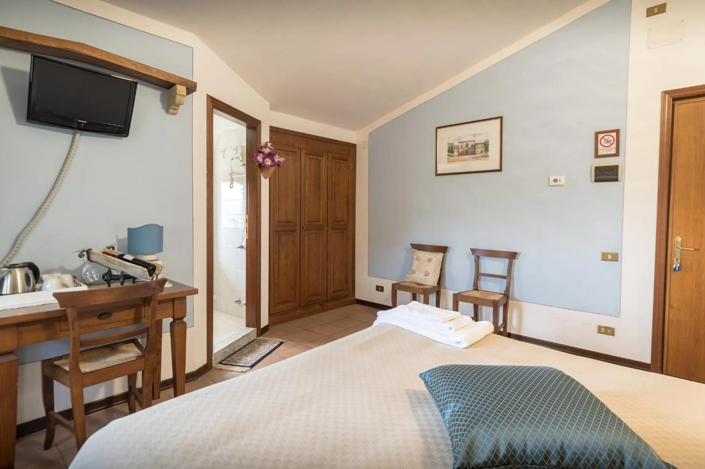 Photo of the whole room, Bed in La Piaggia