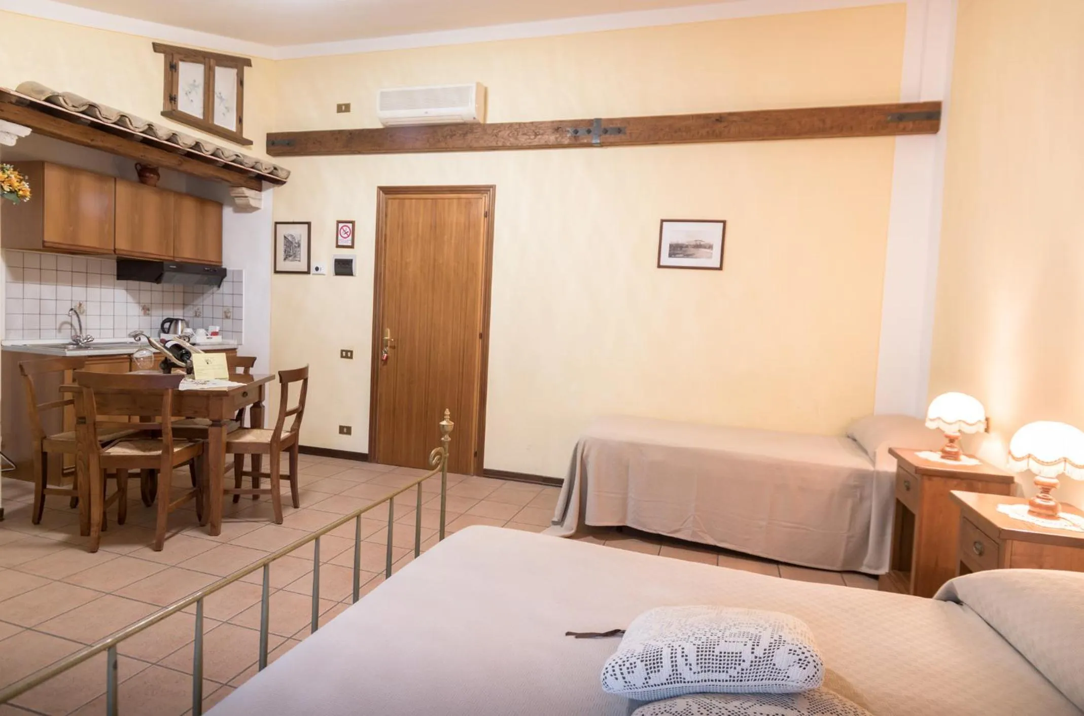 Photo of the whole room, Bed in La Piaggia