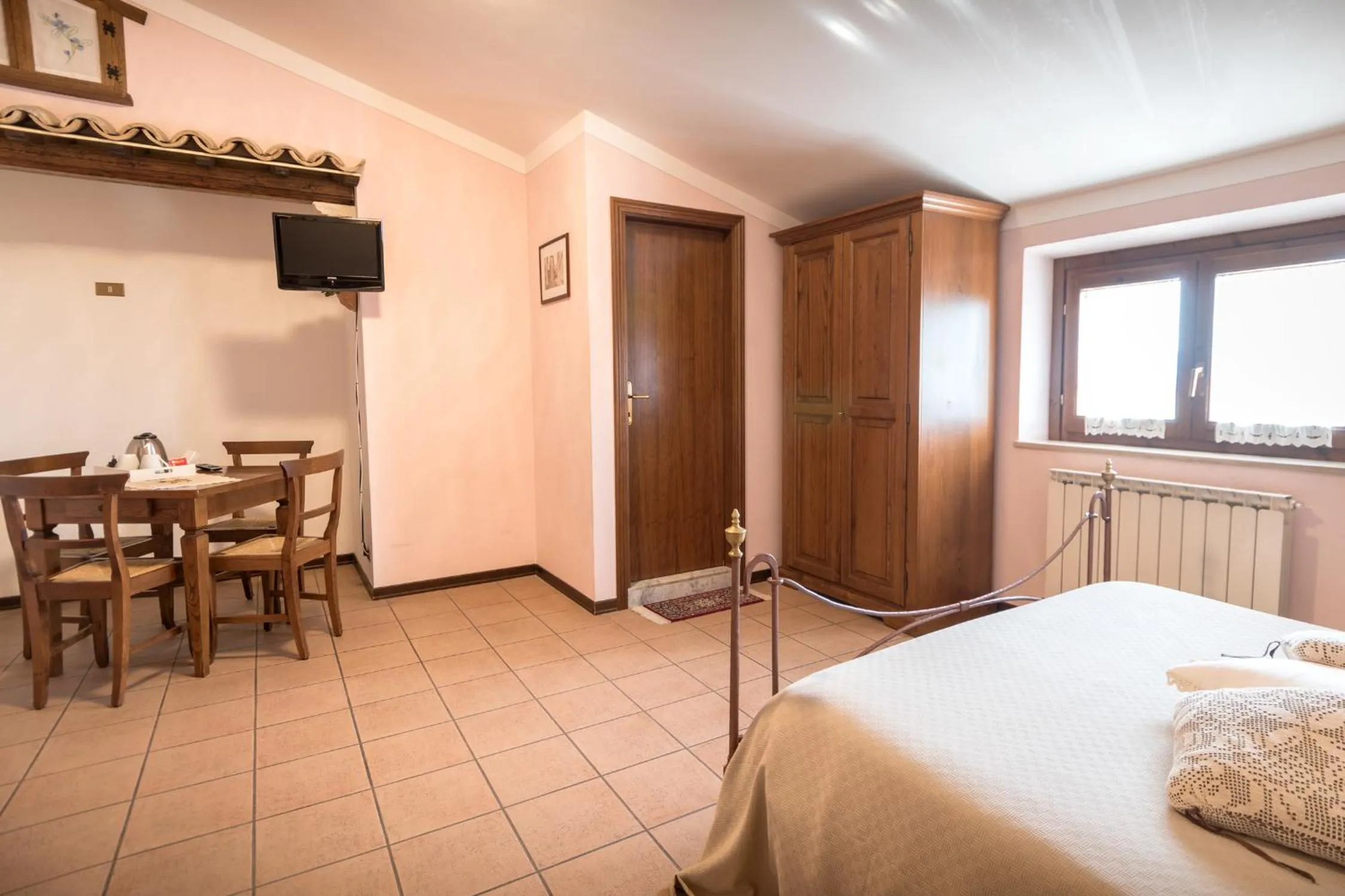 Photo of the whole room, Bed in La Piaggia