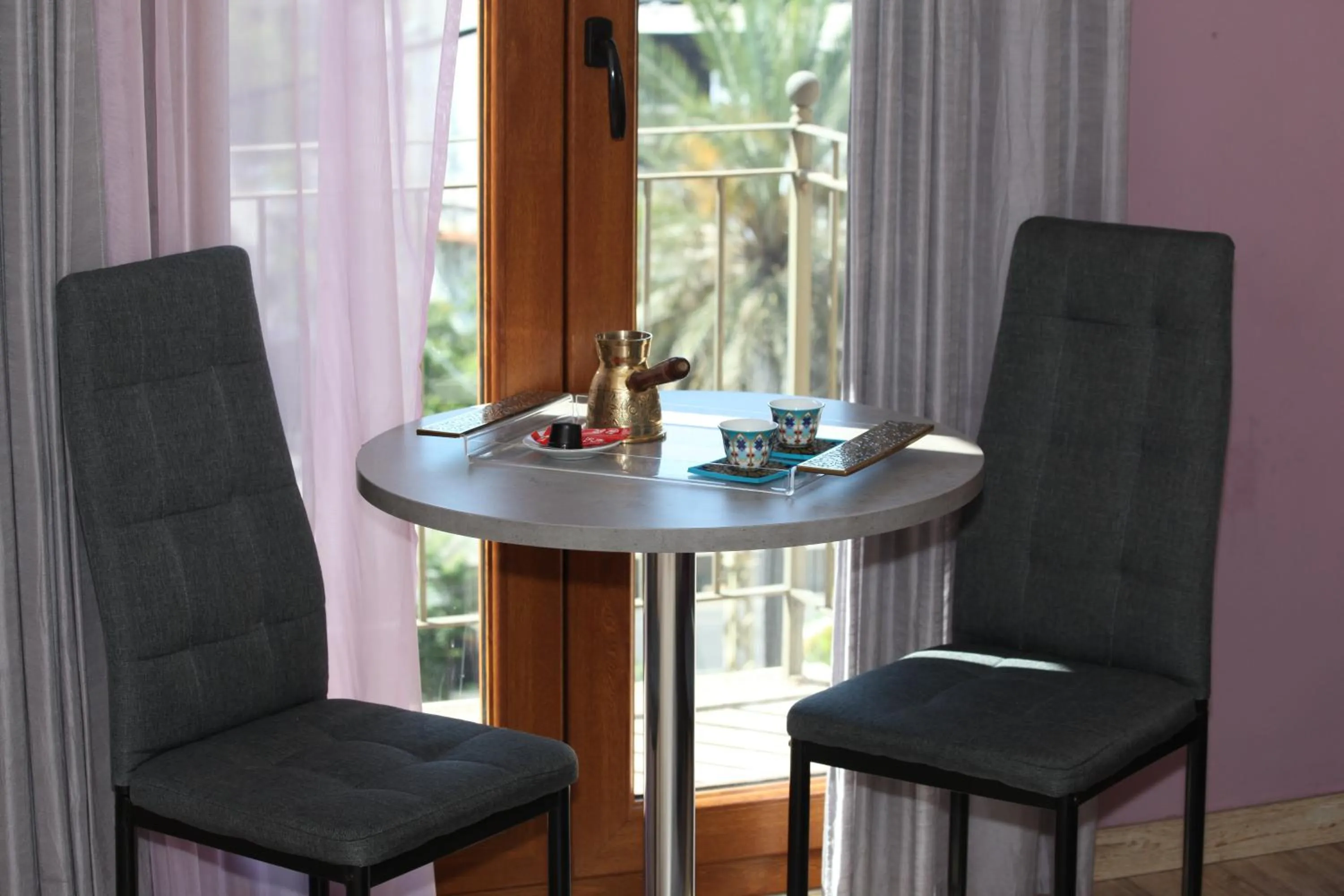 Dining area in HOtello guest suites