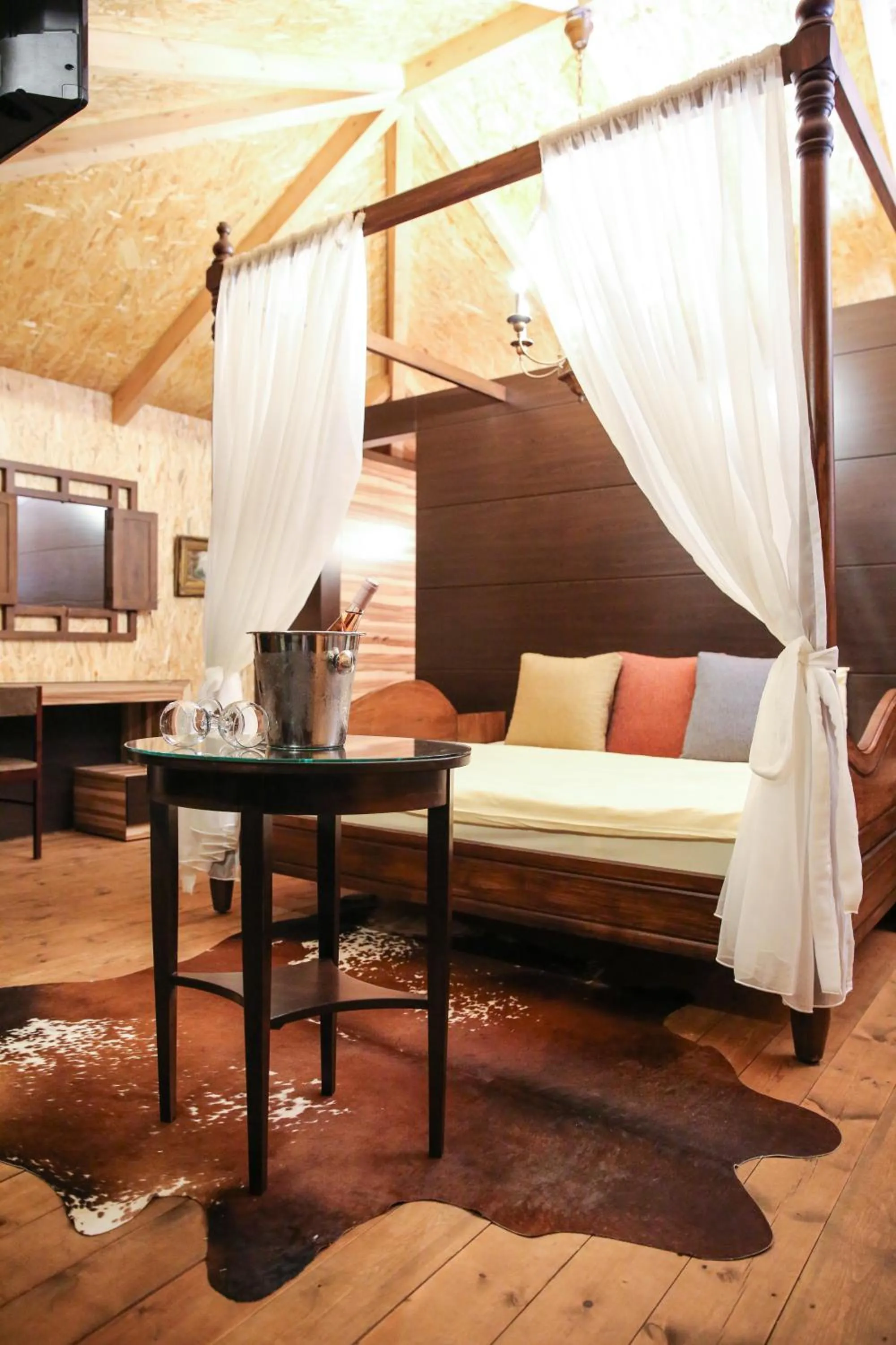 Bed in Four Seasons Halat